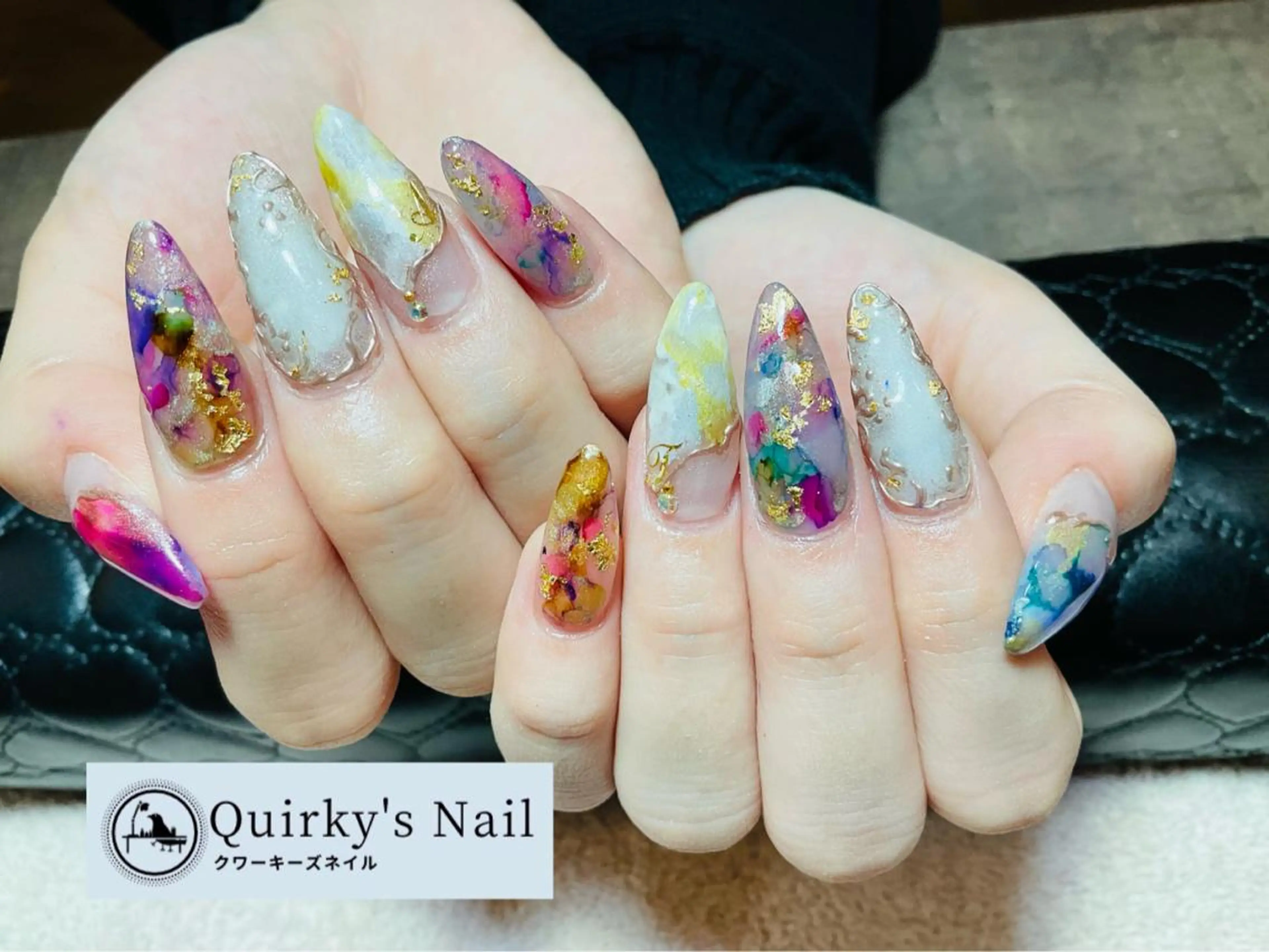 ネイル アートネイル ジェルネイル ゴールド グラデーション ホログラムネイル Quirky's Nail【栄店】のネイルデザイン