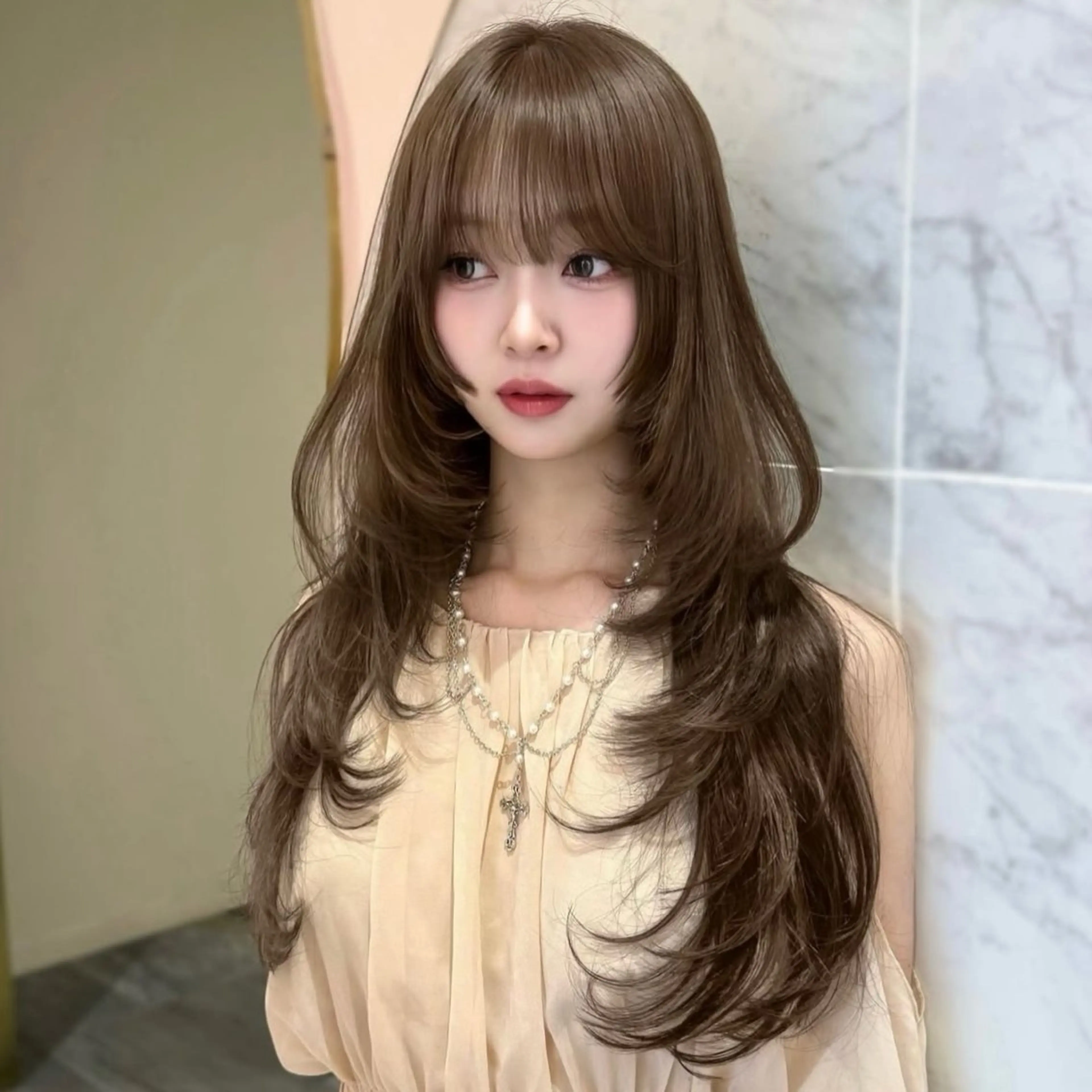 ロング カラー ベージュカラー ブリーチ ケアカラー ヘーゼル ハッシュカット カット ヘアカラー トリートメント モテ韓国ヘア/ レイヤー🤍RIKAのヘアスタイル