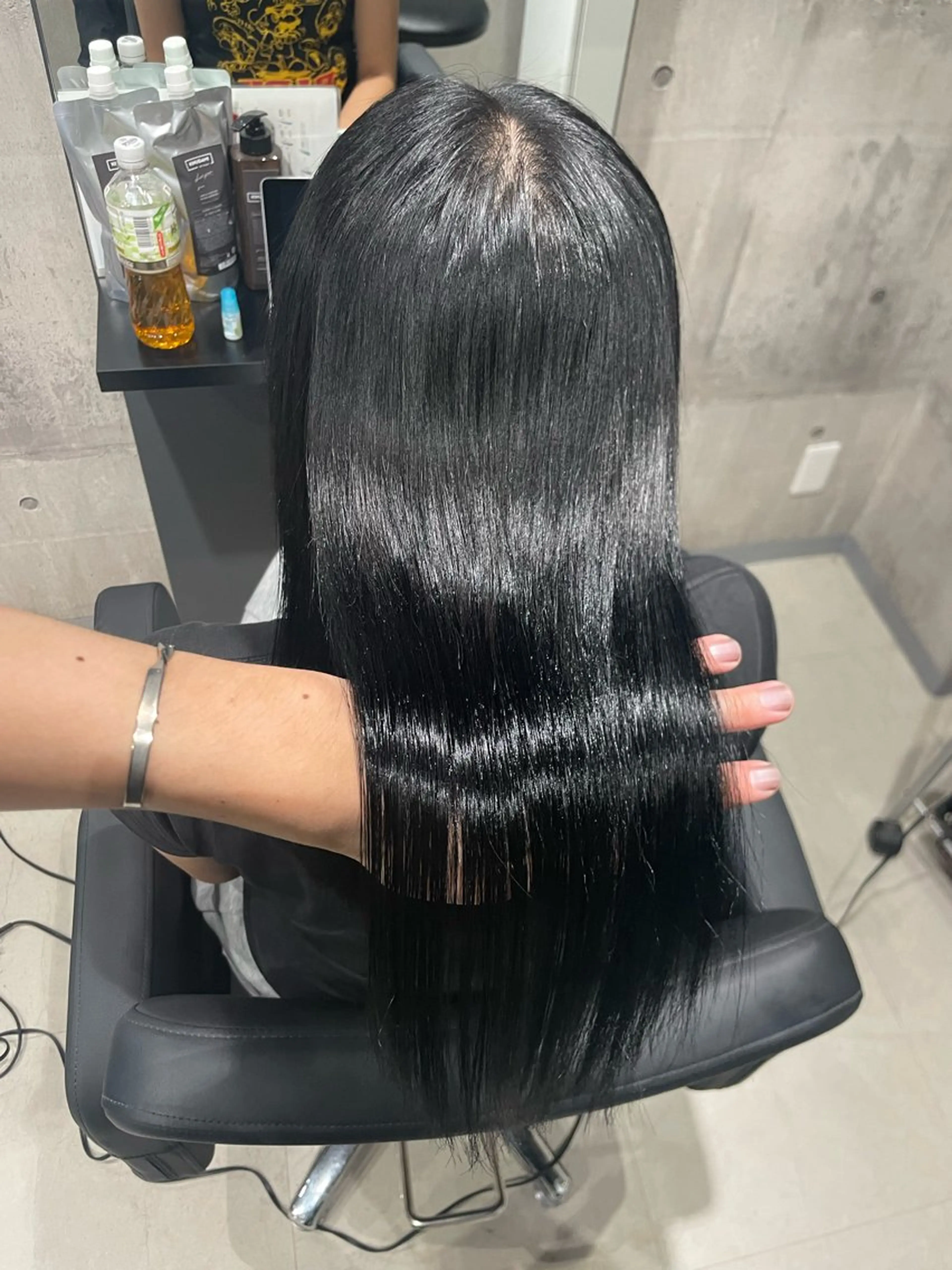 ロング カラー アッシュ ダークアッシュ _White ／Hiroのヘアスタイル