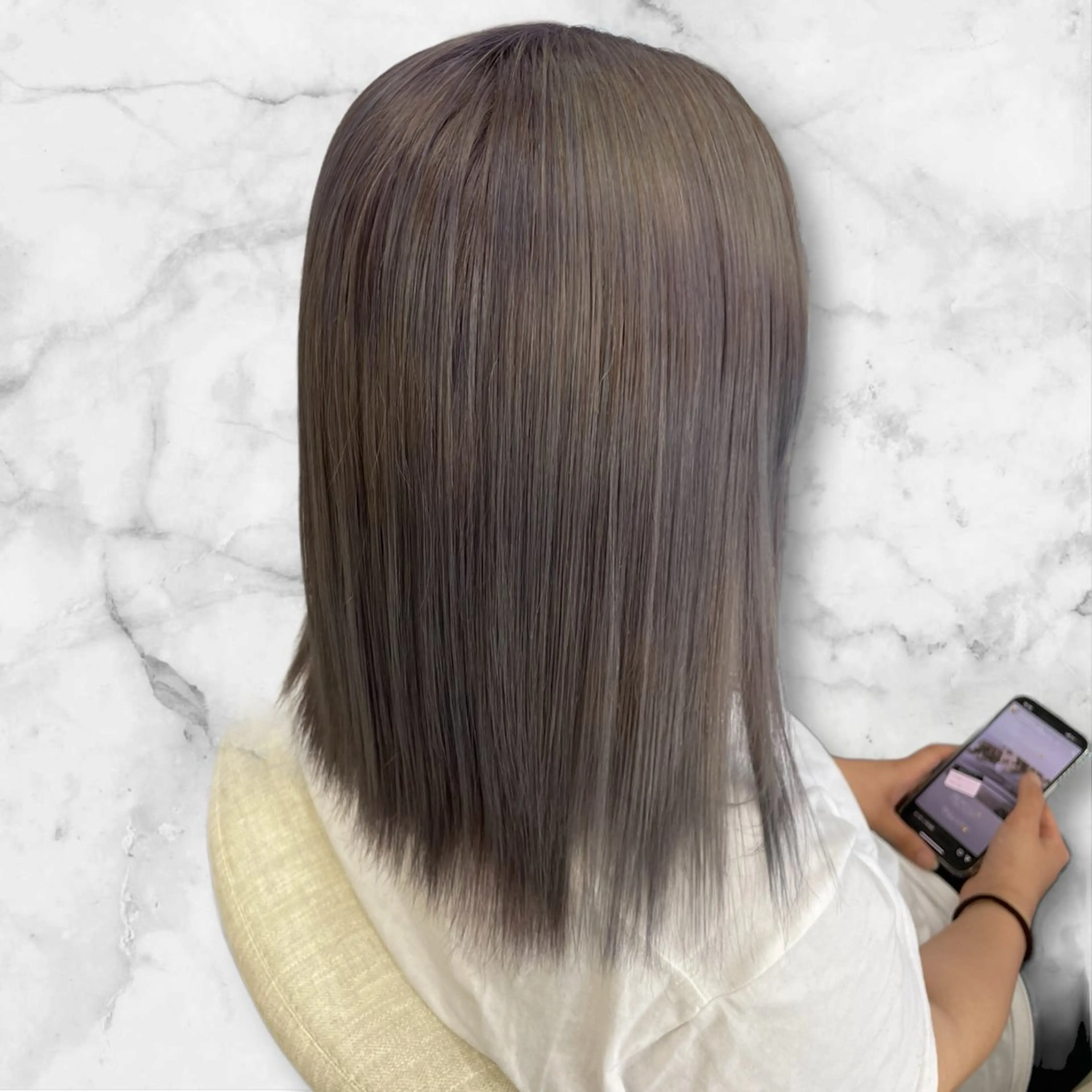 セミロング カラー ブリーチ シルバー ヘアカラー セルバ所属・HIRORO ブリーチ/ハイトーンのヘアスタイル