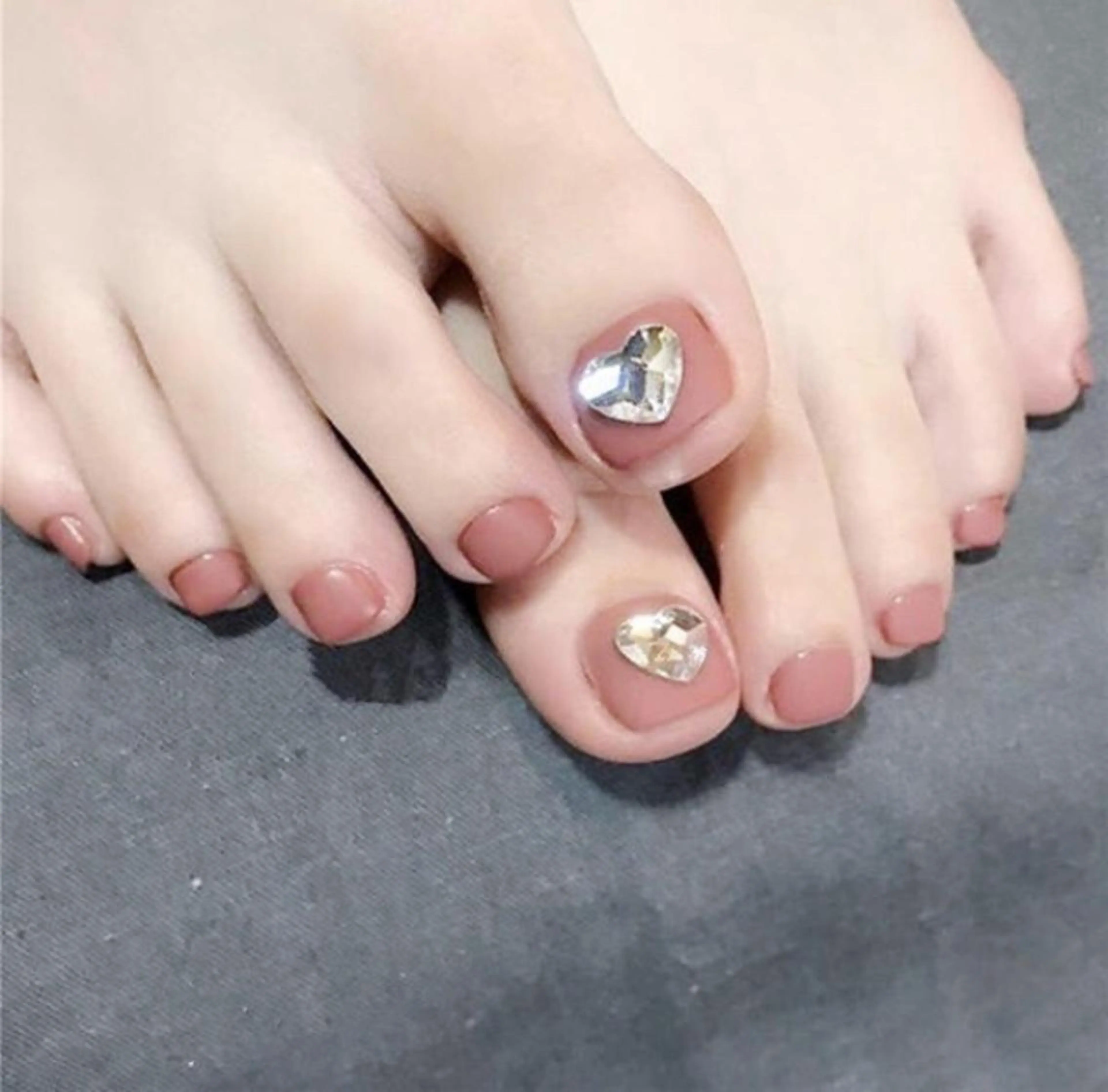 ネイル フットネイル 🌙都岡 ムーンネイルのネイルデザイン