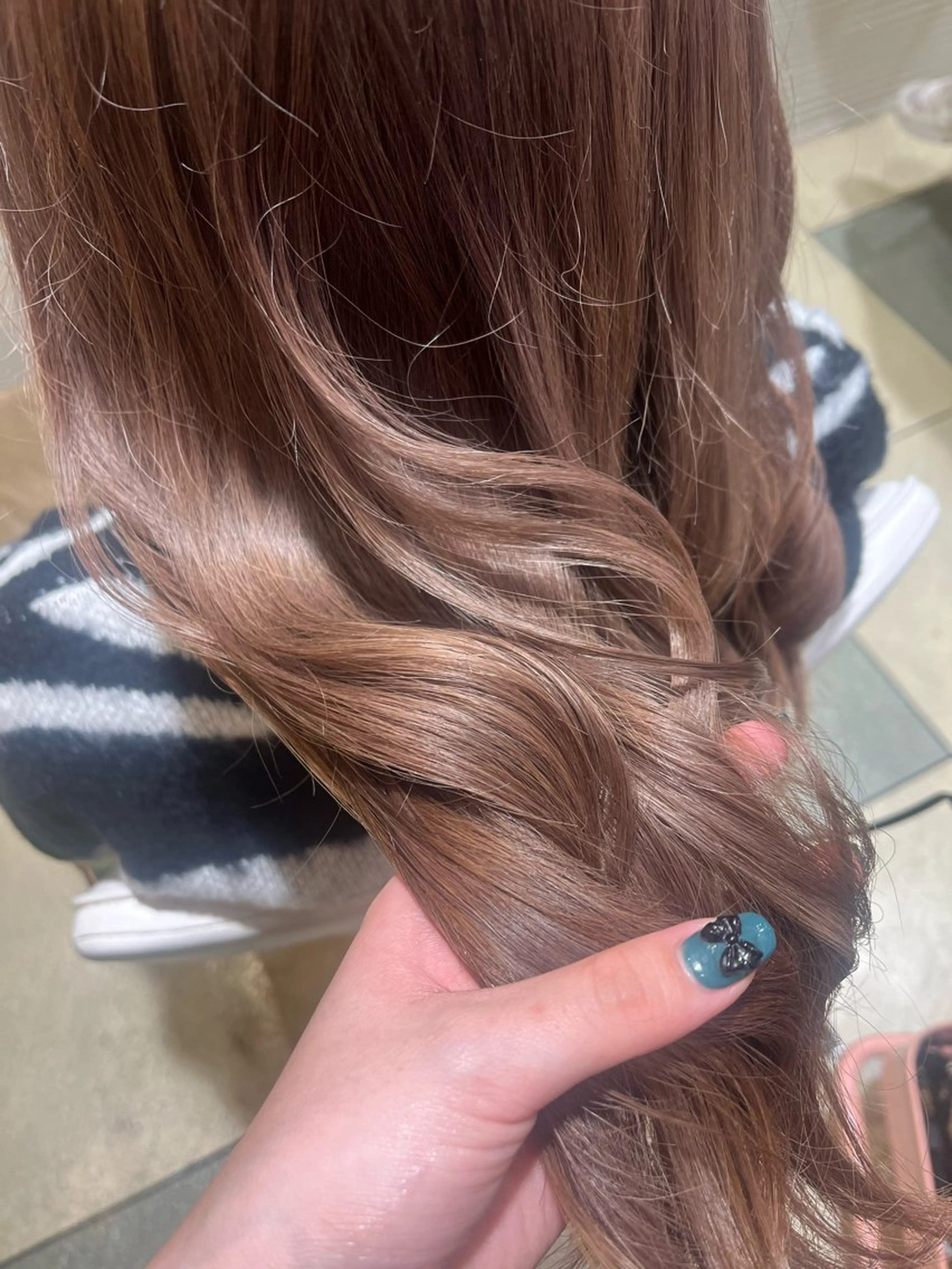 ロング カラー ベージュカラー ブリーチ ピンクカラー ピンクベージュ ヘアカラー ベージュカラー⌇﻿ くびれヘア.𐙚心音のヘアスタイル