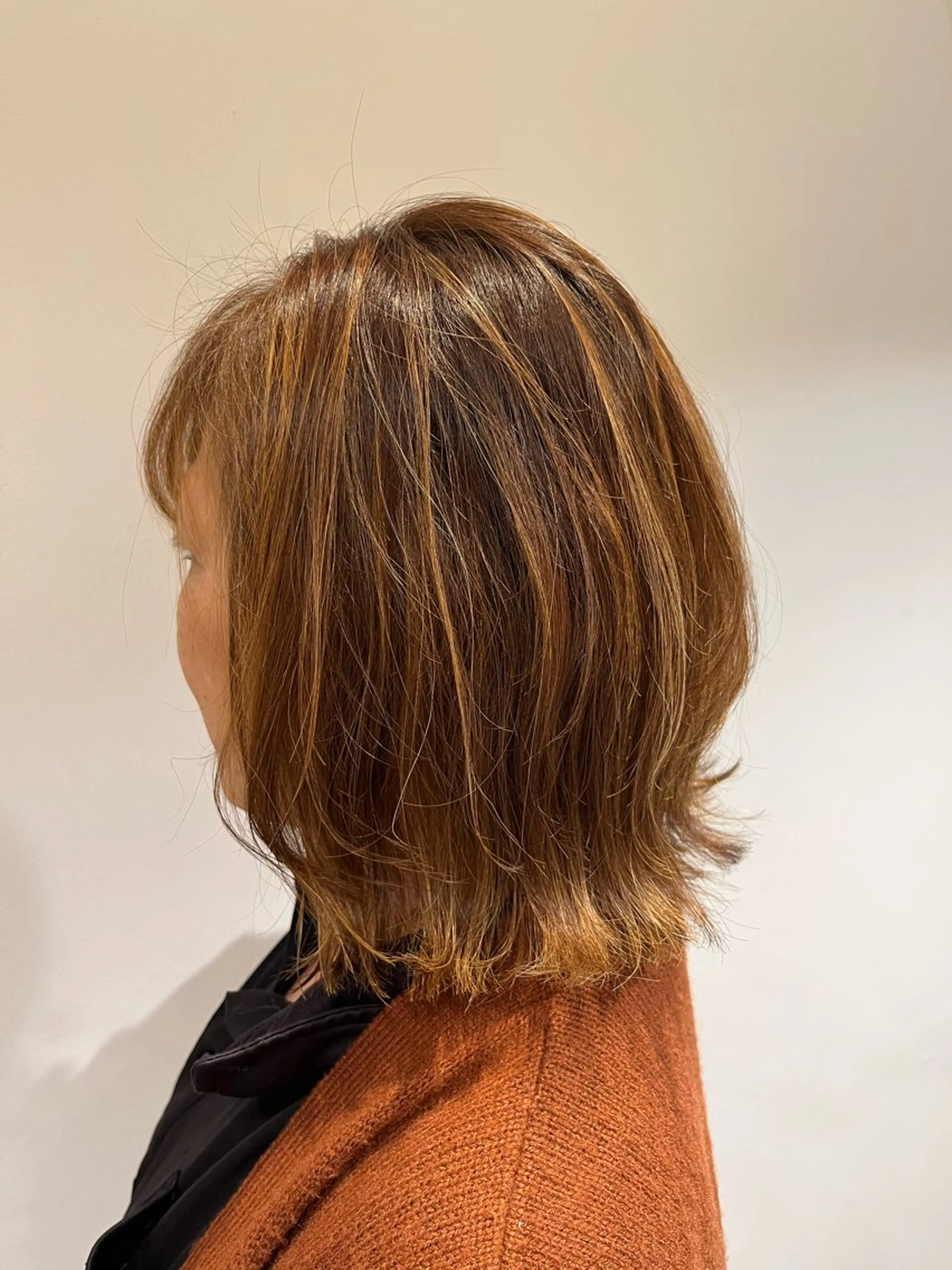 ミディアム カラー レイヤーカット カット ヘアカラー ボブ/ハイトーン特化 solua上本町のヘアスタイル