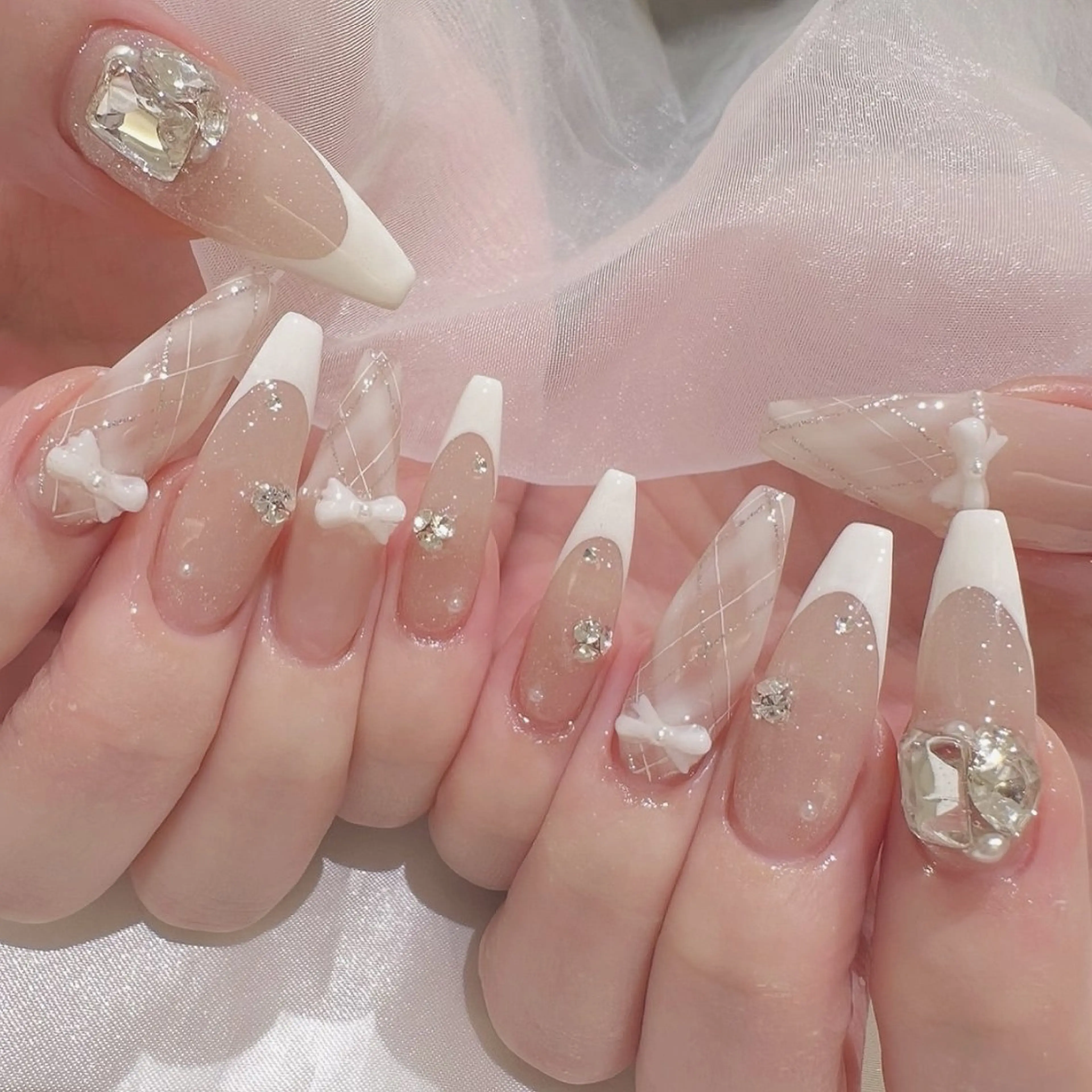 セミロング ハンドネイル Pio Mielのネイルデザイン