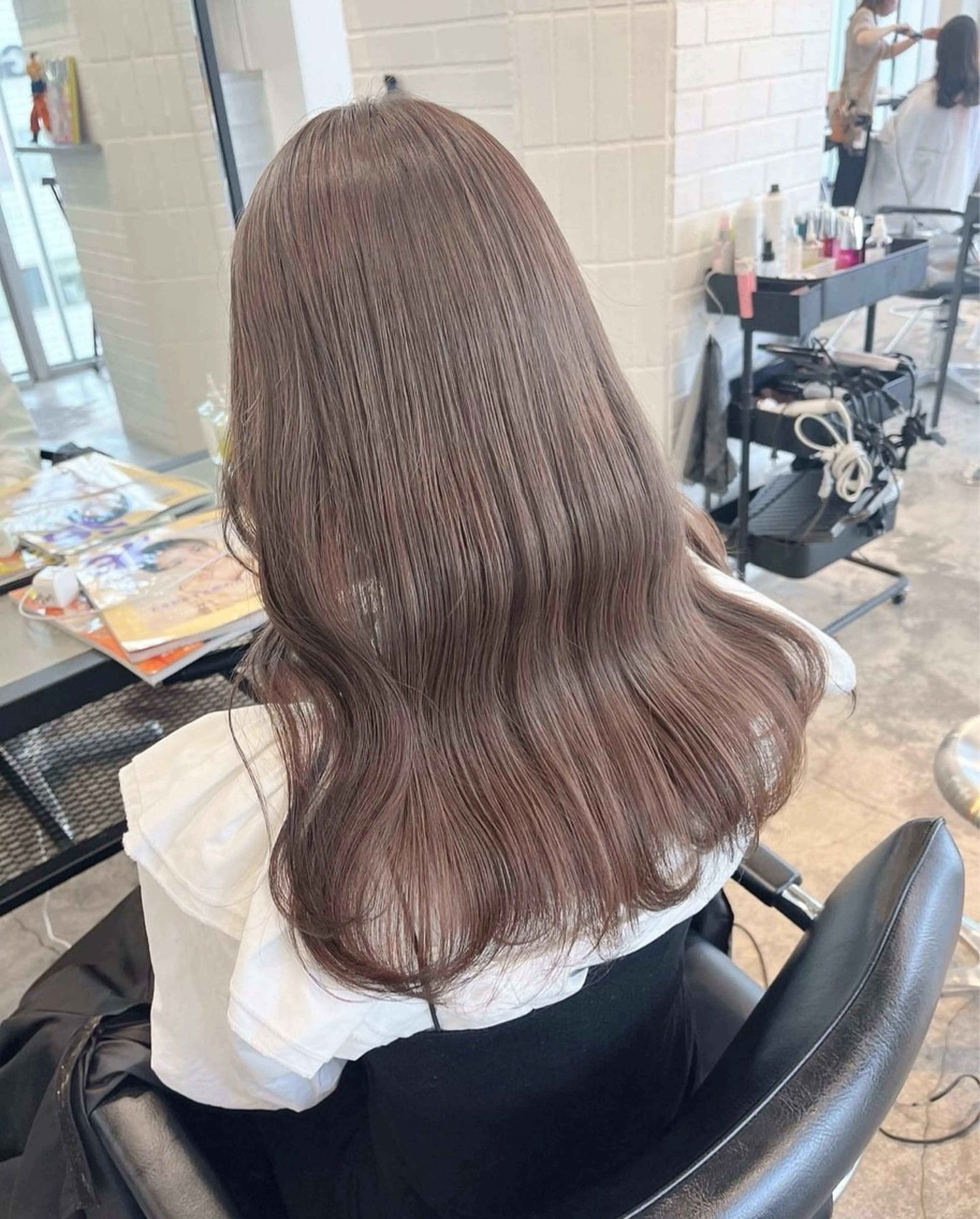 ロング カラー ブリーチ 透明感カラー グレージュ ラベンダーカラー ラベンダーグレージュ カット ヘアカラー トリートメント レイヤー×グレージュ /ピンク🩷mioのヘアスタイル