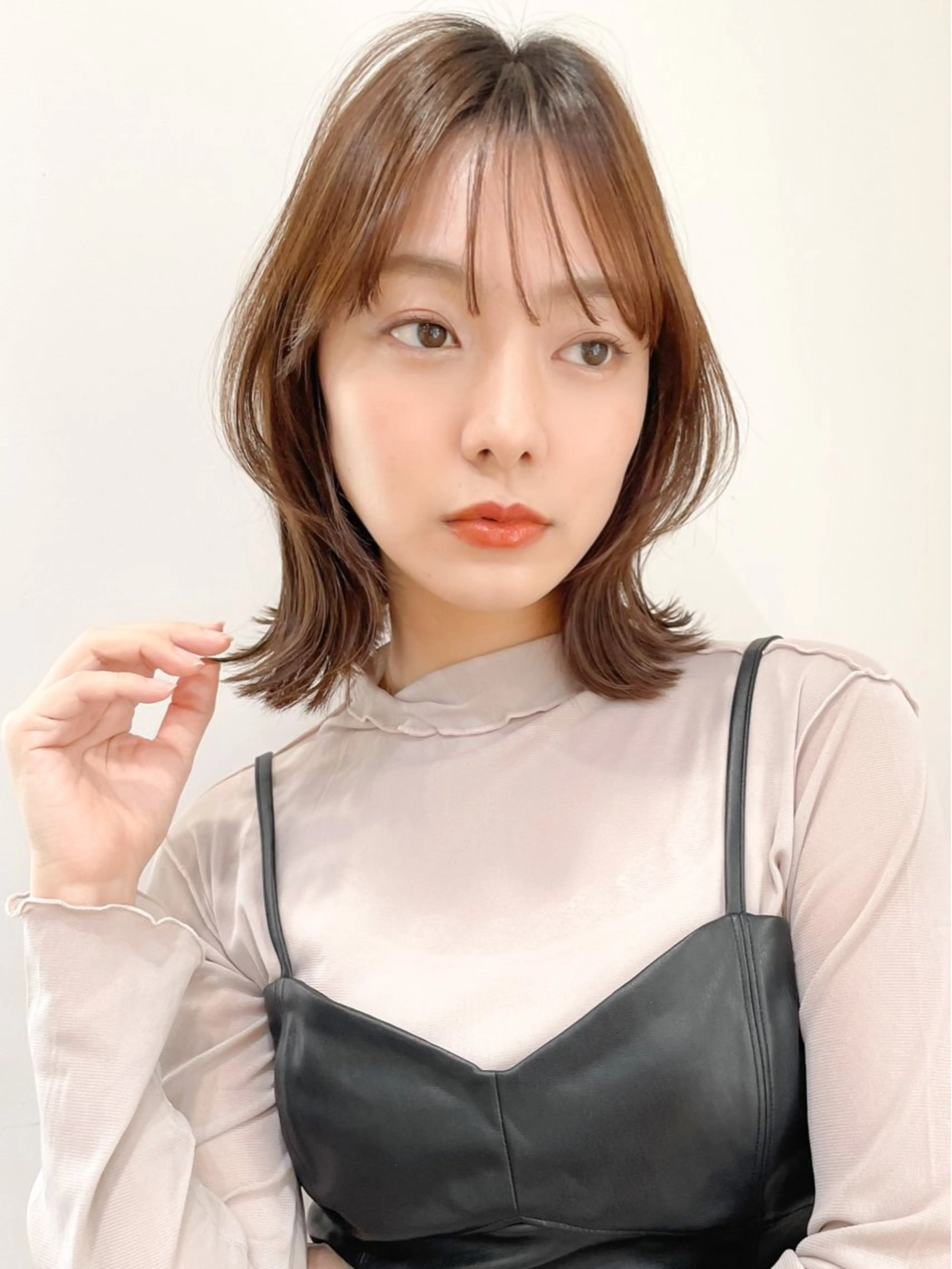ミディアム カラー ブリーチ ケアブリーチ ダブルカラー ハイライトカラー イルミナカラー カット ヘアカラー トリートメント ミディアム/顔周り/ ベージュ🌼mayuのヘアスタイル