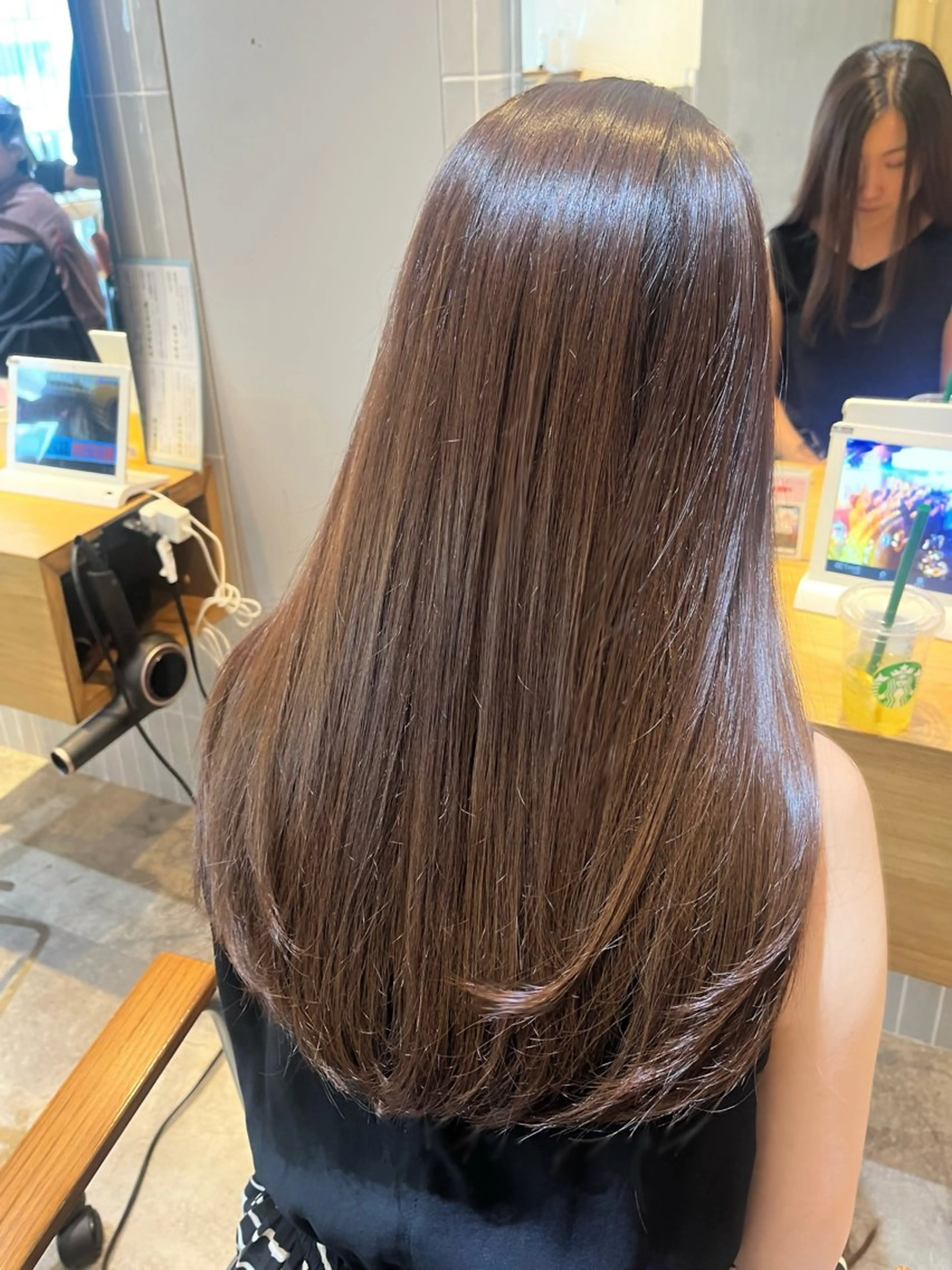 ロング カラー カット ヘアカラー トリートメント ラフィスヘアードープ所属・レイヤーと透明感の アユカ 髪質改善のヘアスタイル
