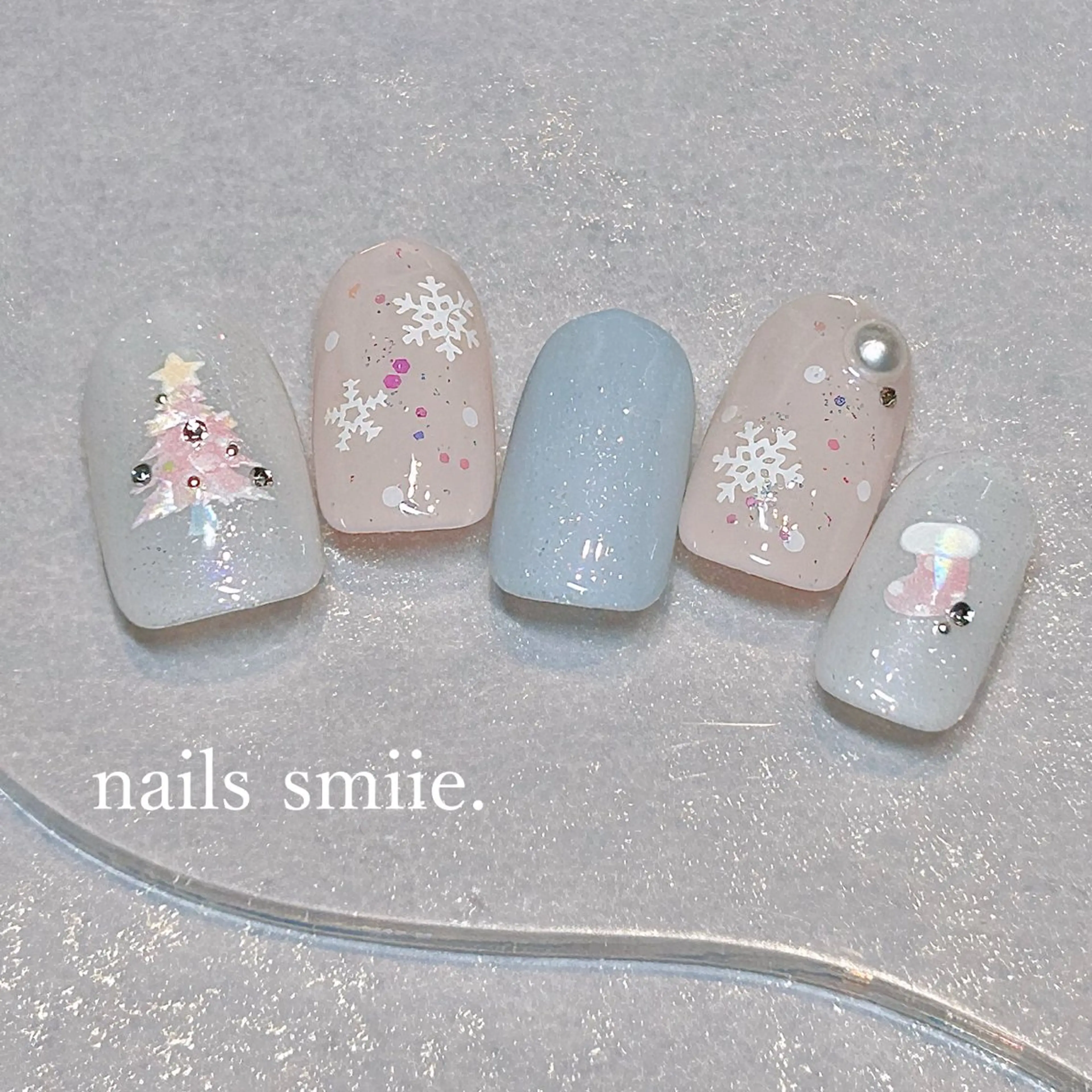 ネイル パステルネイル 冬ネイル クリスマス nails smiie.のネイルデザイン