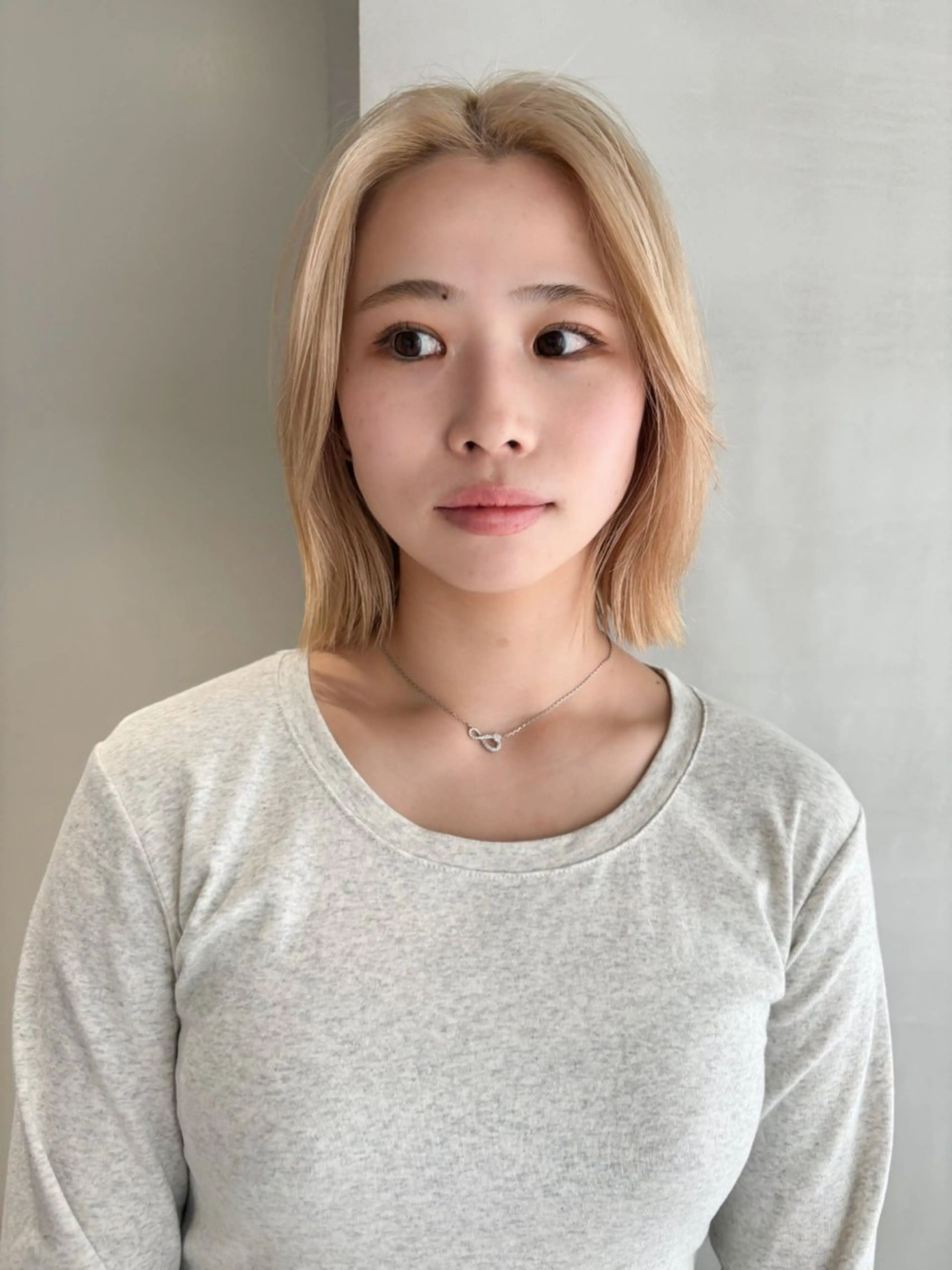 ミディアム カラー Qin share salon 原宿店所属・🫧艶ハイトーン 特化🫧ライヤのヘアスタイル