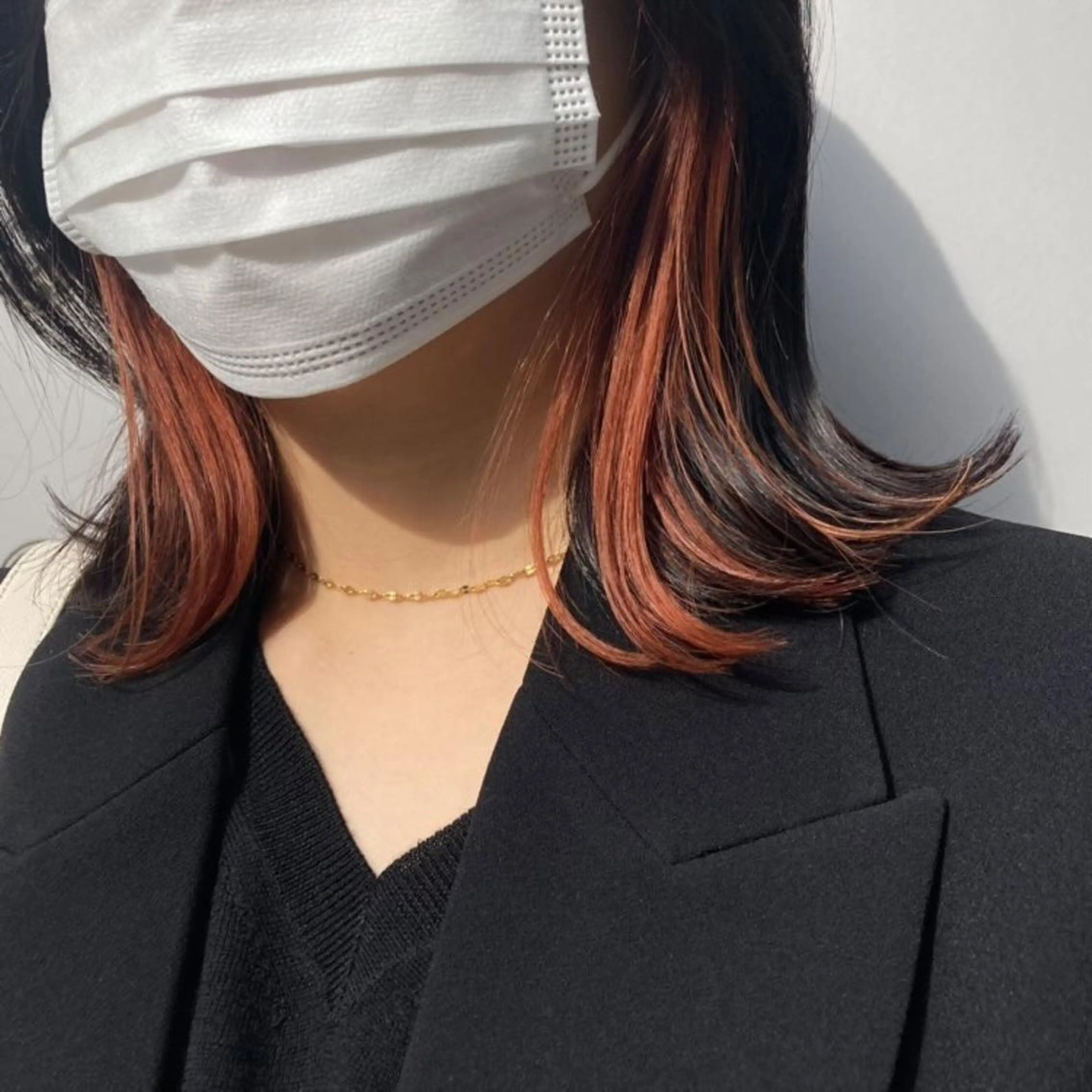 セミロング カラー オレンジ あやめ【顔まわり/レ イヤー/柔らかカラ】のヘアスタイル