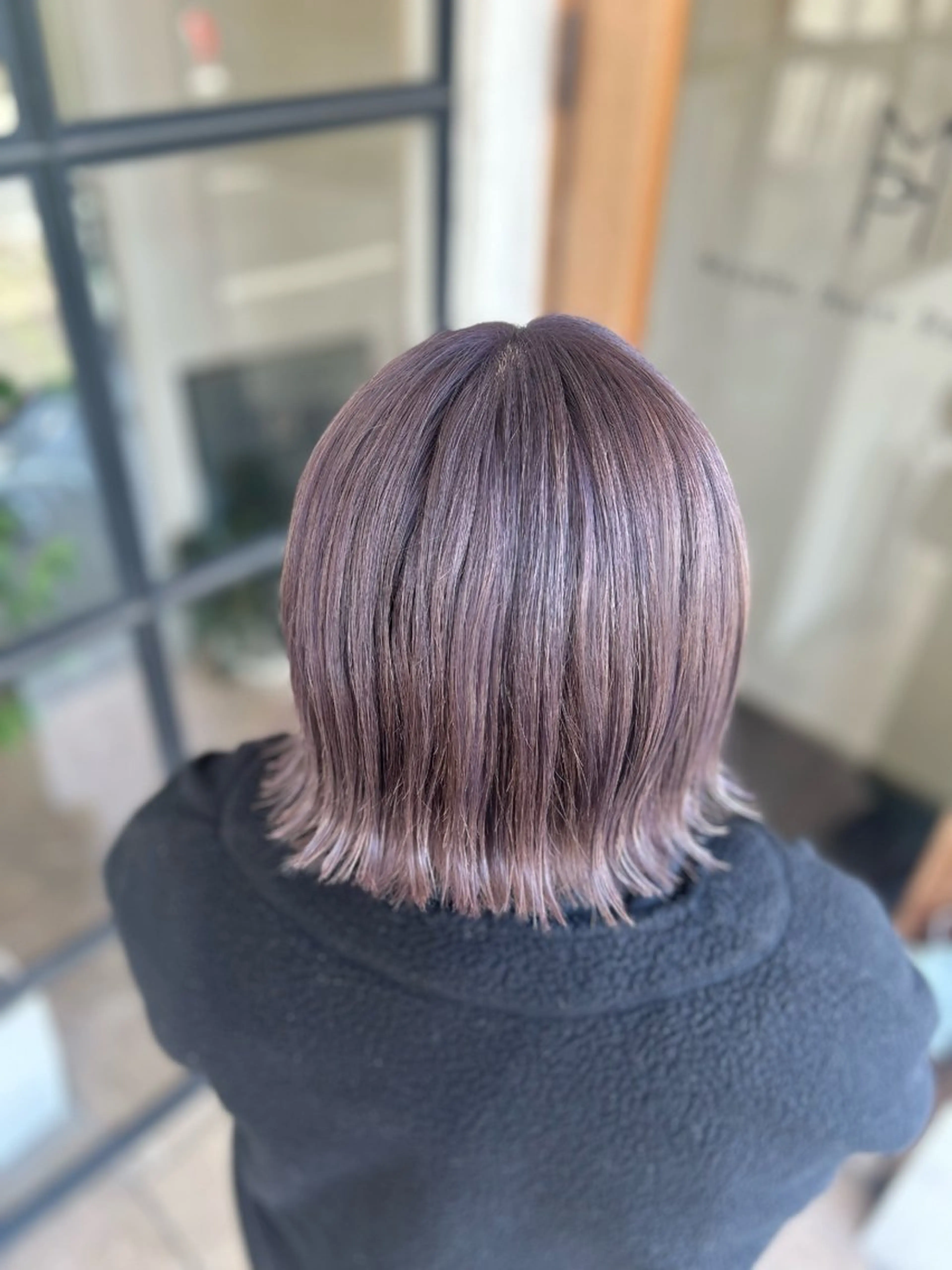 ショート カラー ブリーチ グレージュ ラベンダーカラー ラベンダーグレージュ ラベンダーグレー Morpho Hair Product所属・井上 花音のヘアスタイル