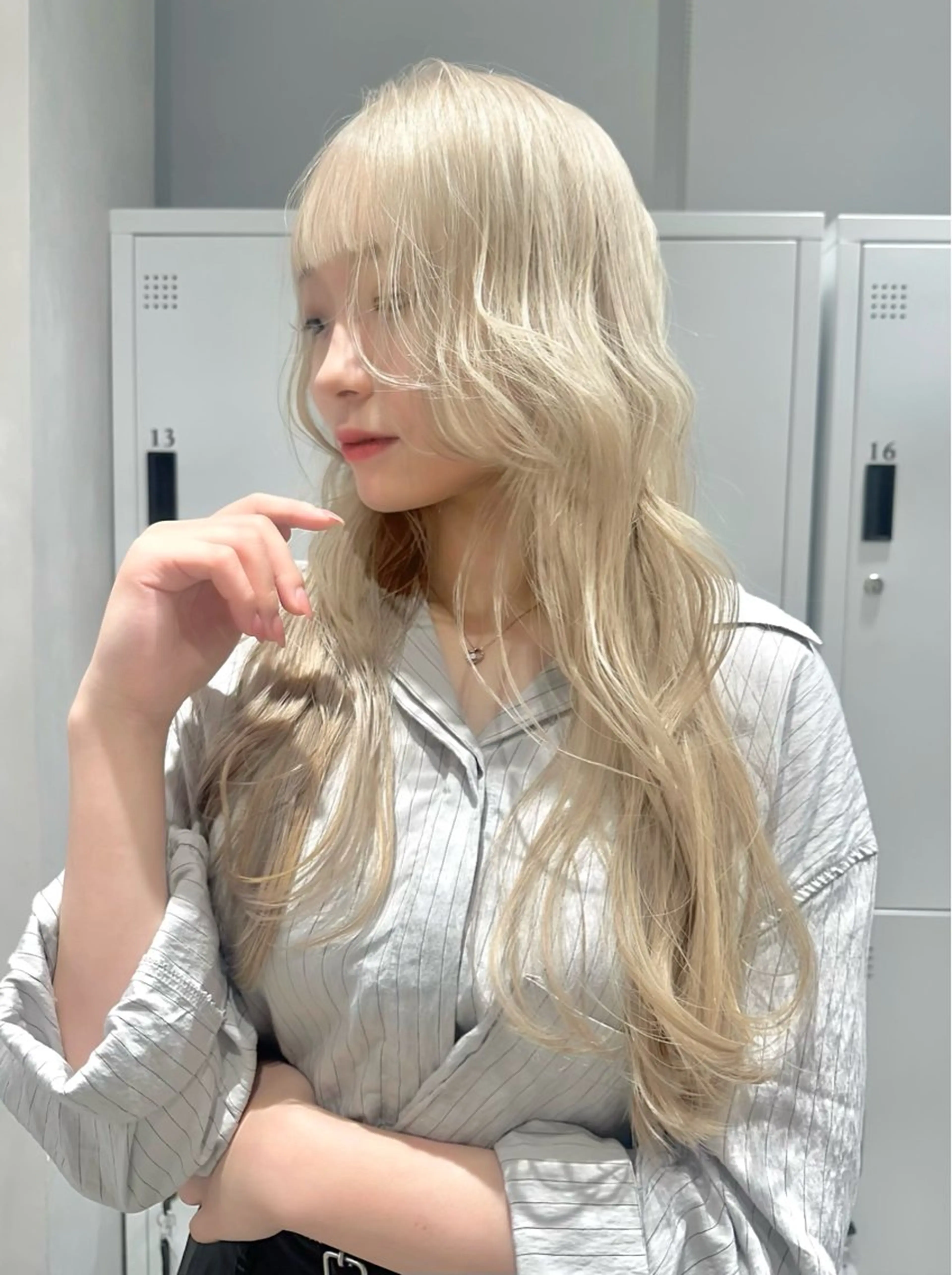 ロング カラー ブリーチ ブロンド ホワイトブロンド カット ヘアカラー トリートメント 似合わせ小顔ショート /akane🐰♥️のヘアスタイル