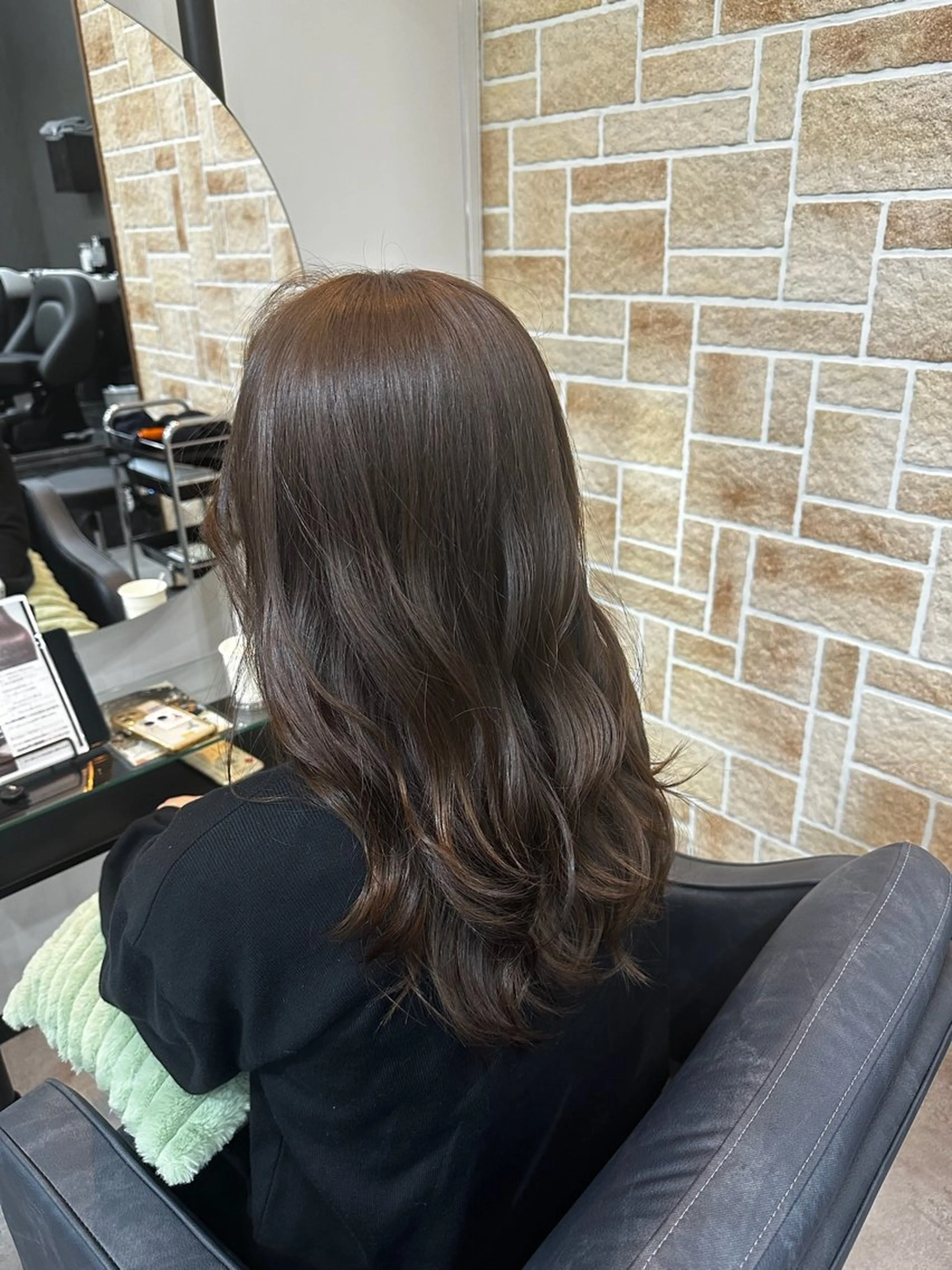 セミロング カラー ブラウンカラー 透明感カラー 栗谷 竜希のヘアスタイル