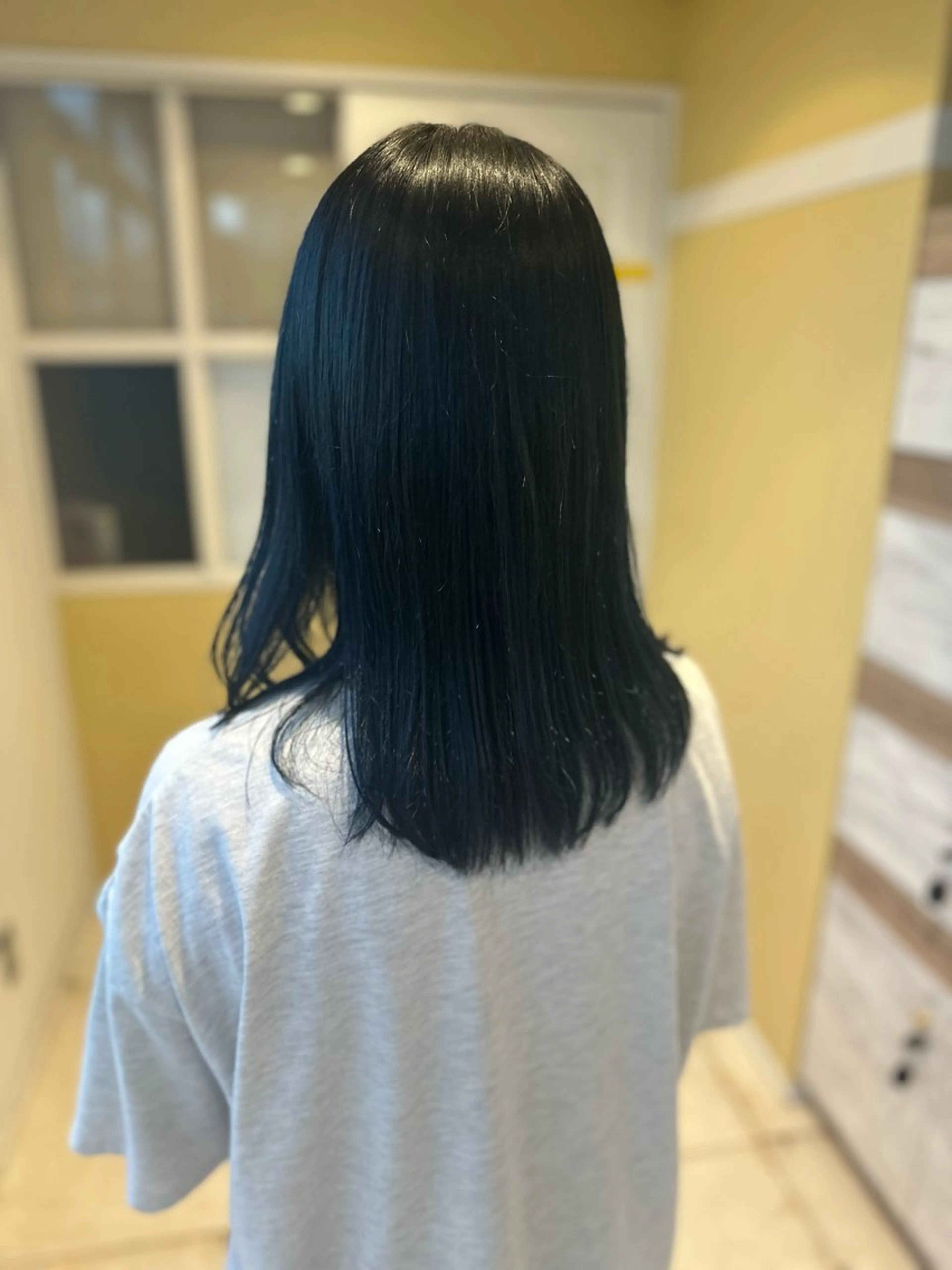カラー 黒髪 ブルーカラー ブルーブラック 三井 望夢のヘアスタイル