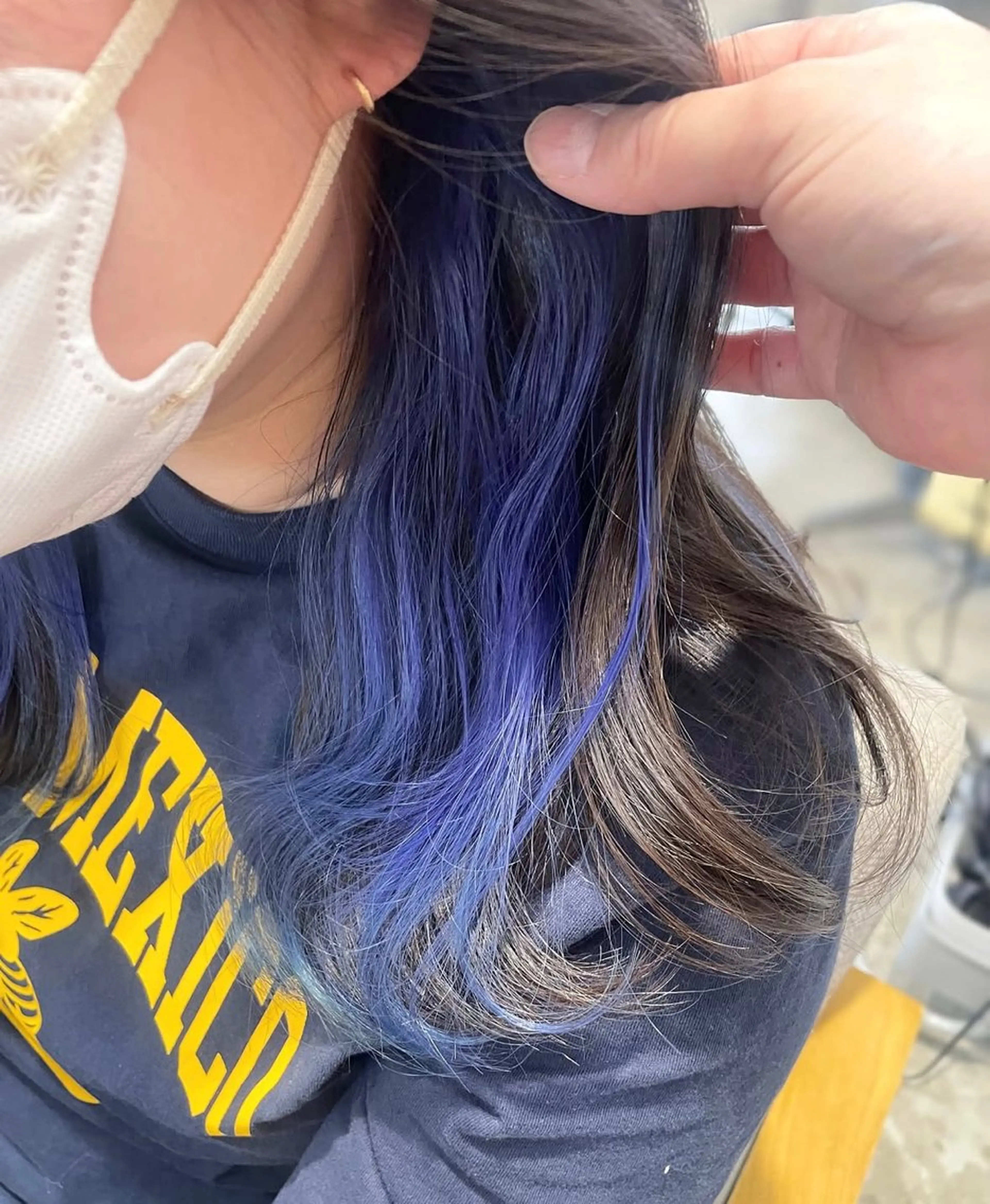 【流行りのイヤリングカラー💙⭐️】インナーブリーチ＋カラーの写真