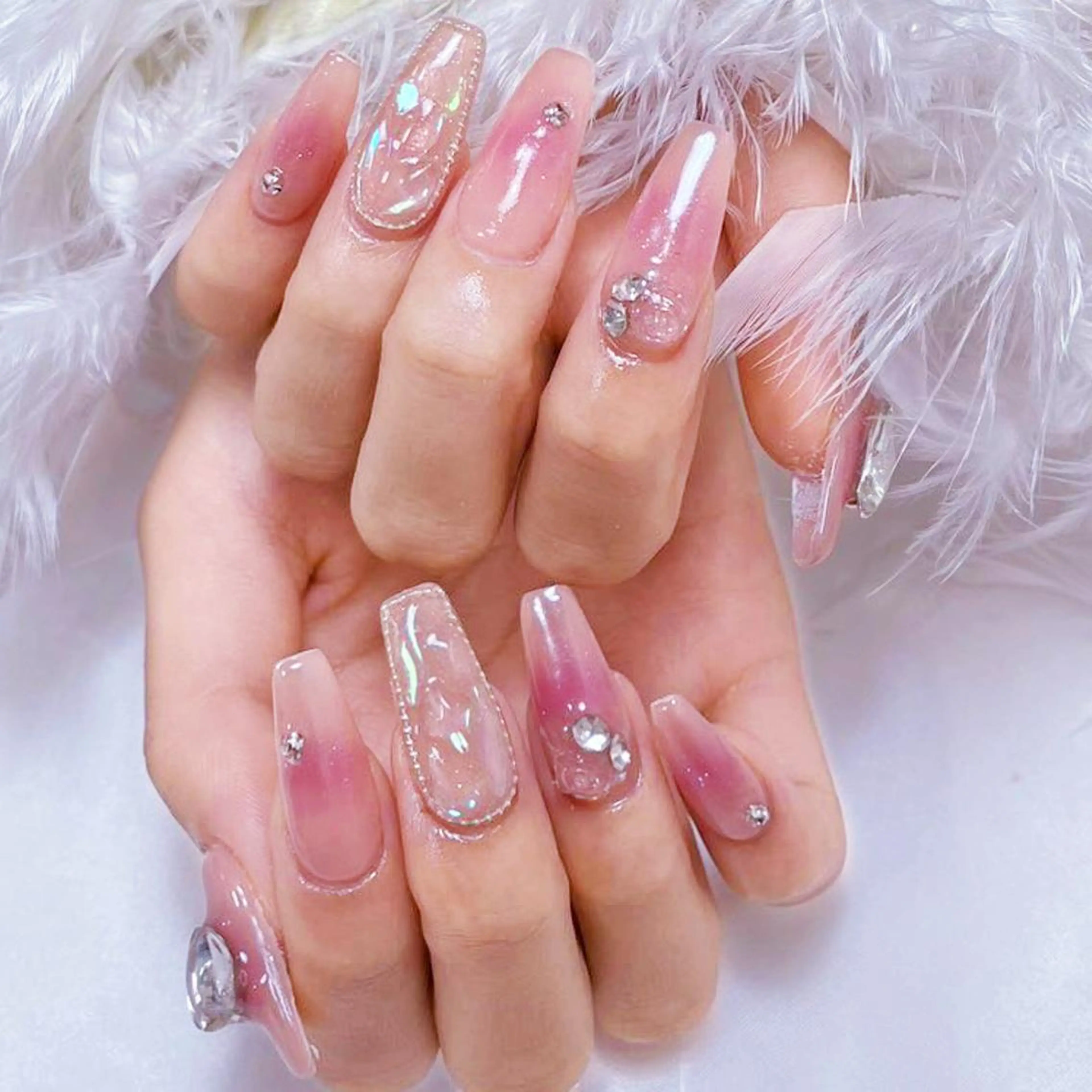ネイル アートネイル オーロラネイル ガーリー キラキラネイル 韓国ネイル ハンドネイル nina 💅のネイルデザイン