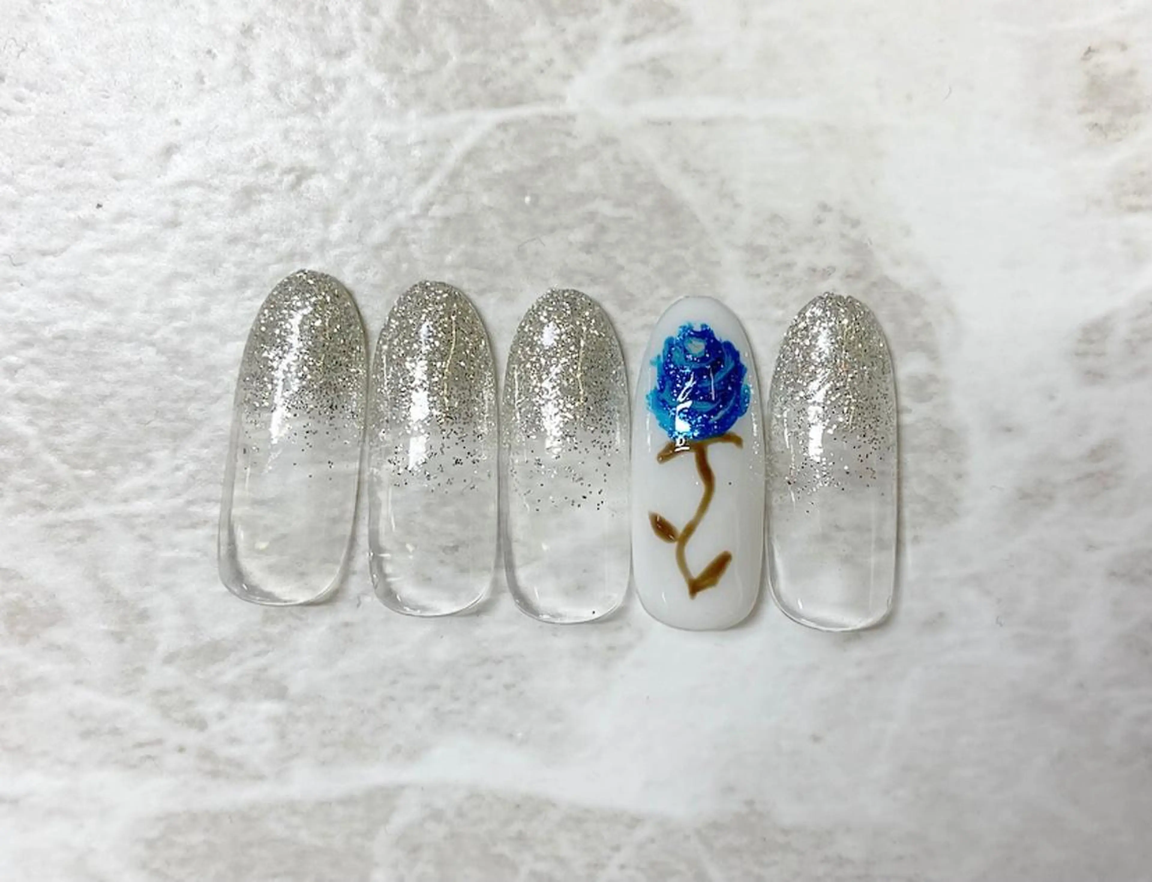 ネイル アートネイル ブルー ラメ(グリッター) シルバー 🧸熊谷 かほ🧸のネイルデザイン