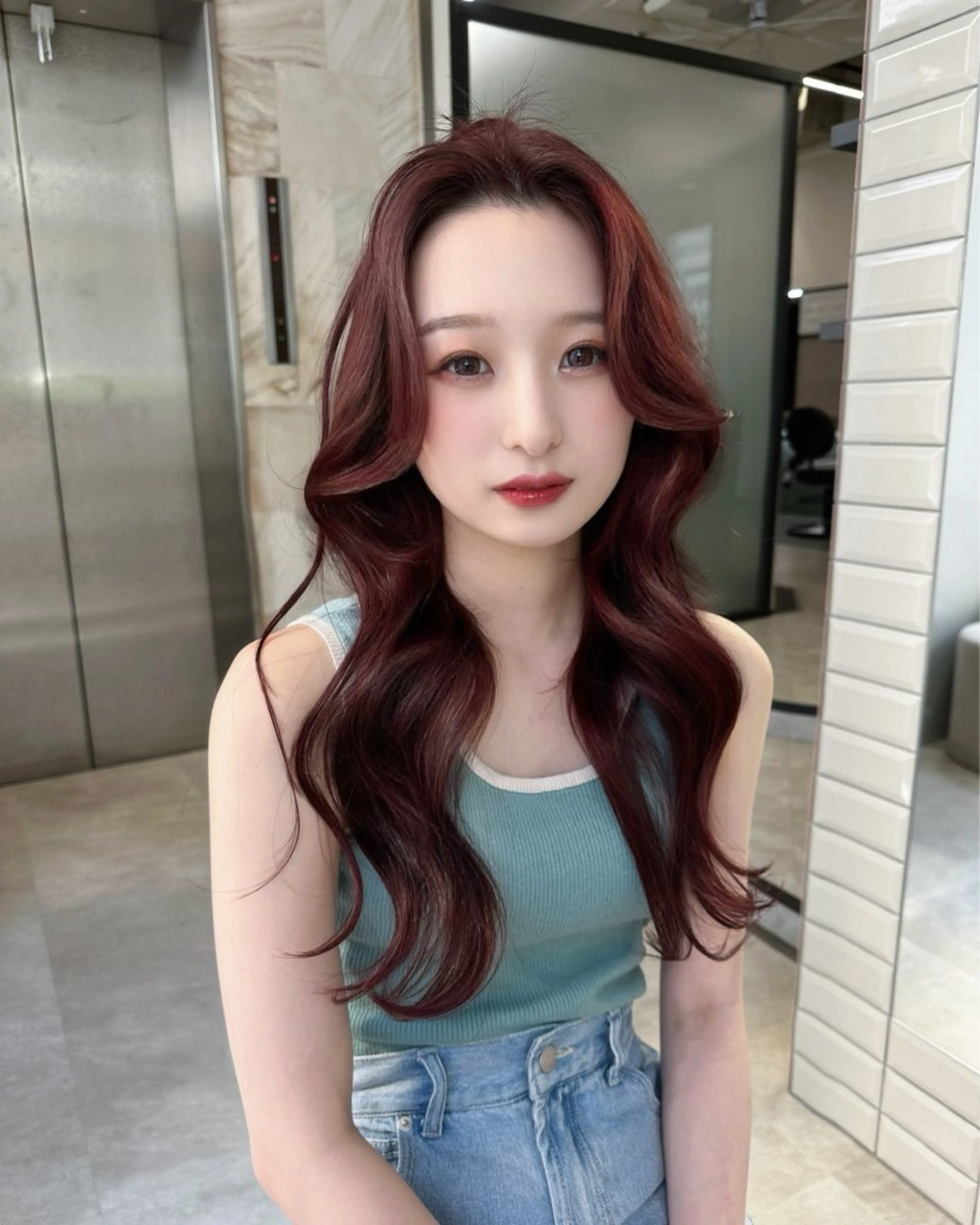 ロング 顔周りカット ヨシンモリ 小顔カット 天神美容室 hack所属・水岡 佳奈美のヘアスタイル