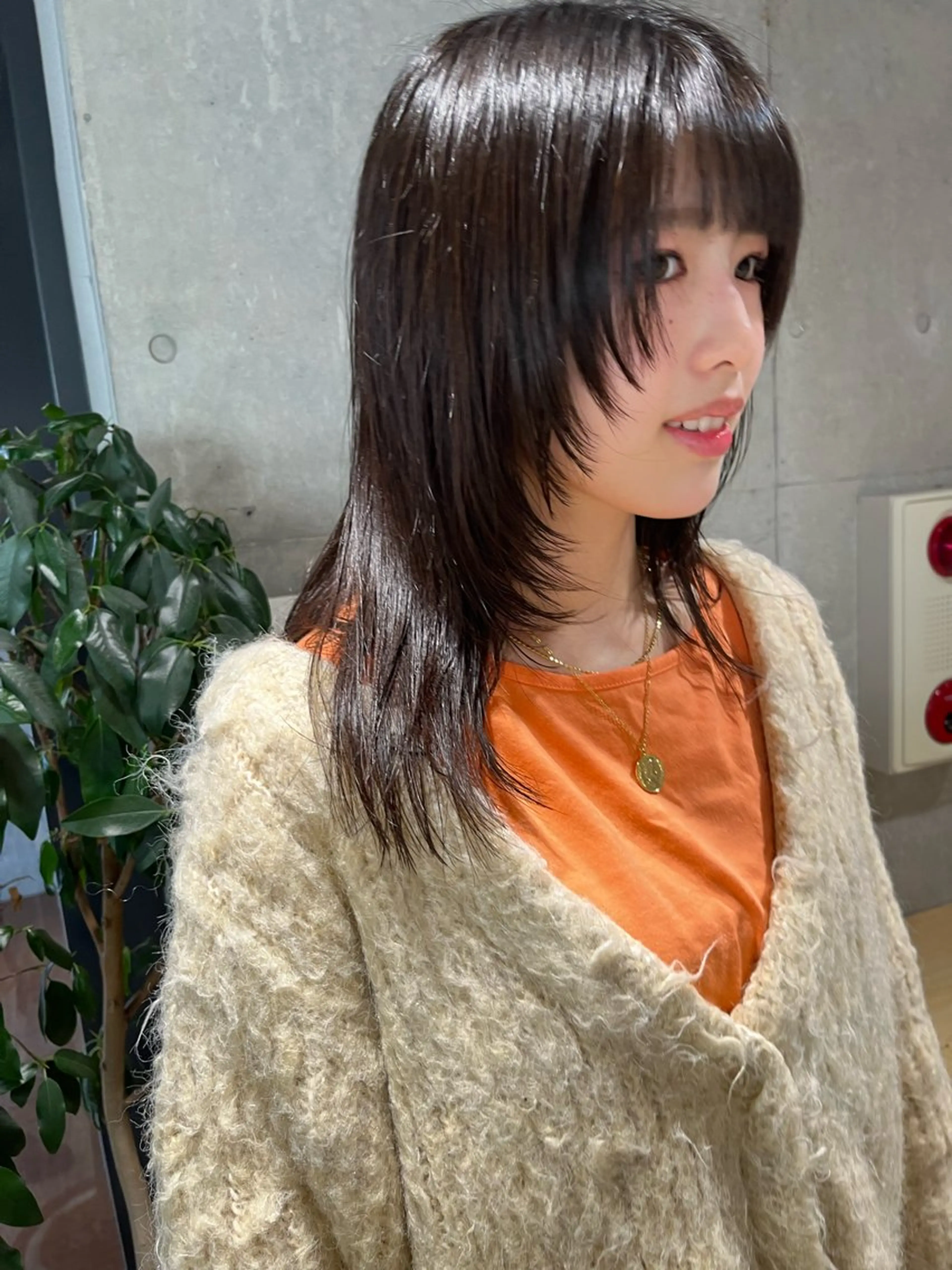 セミロング カット Yahiko ハイトーンのヘアスタイル