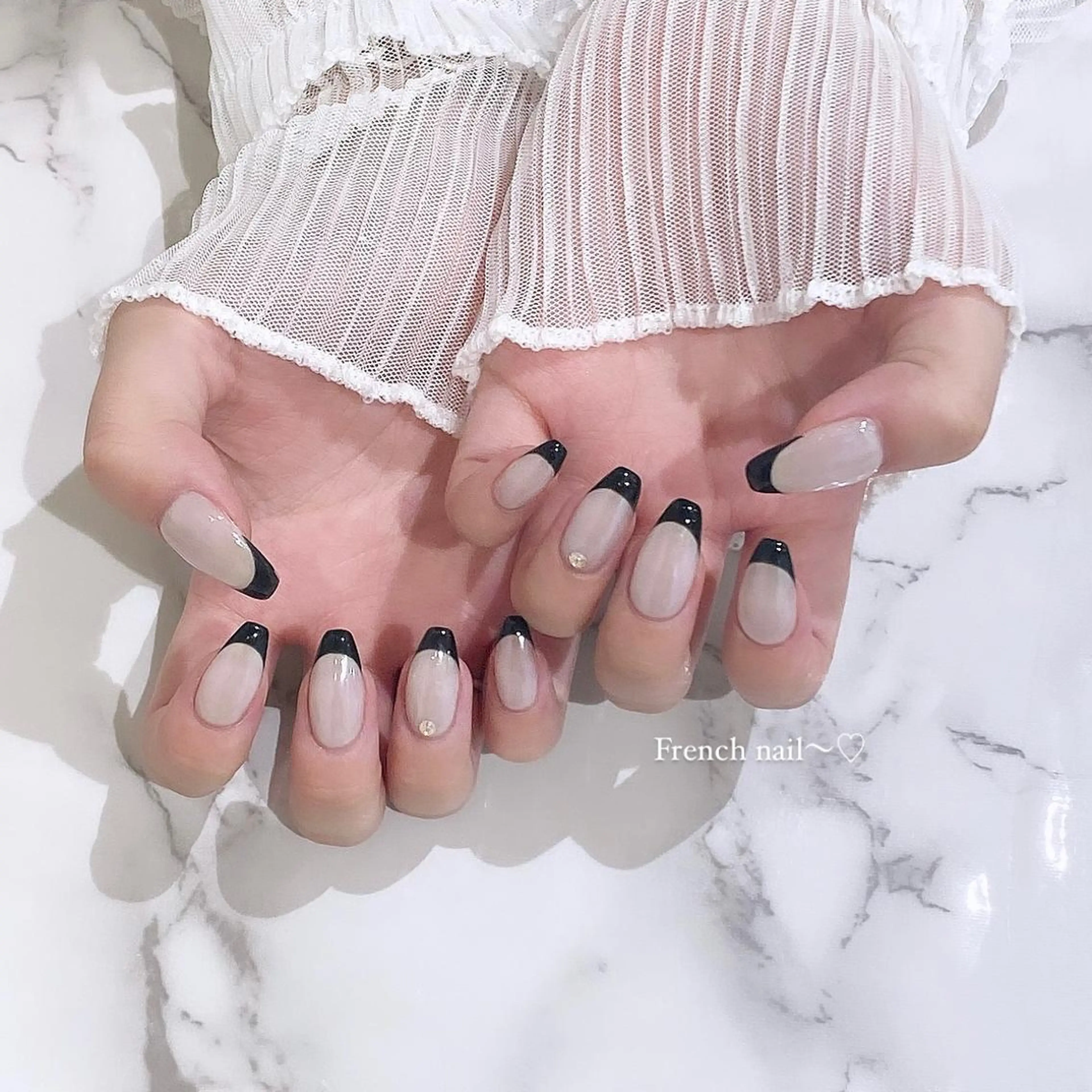 ネイル フレンチネイル 韓国ネイル PLATINUM   DOLL【プラチナムドール】所属・ひろこ eyelist🎀のマツエク・マツパデザイン