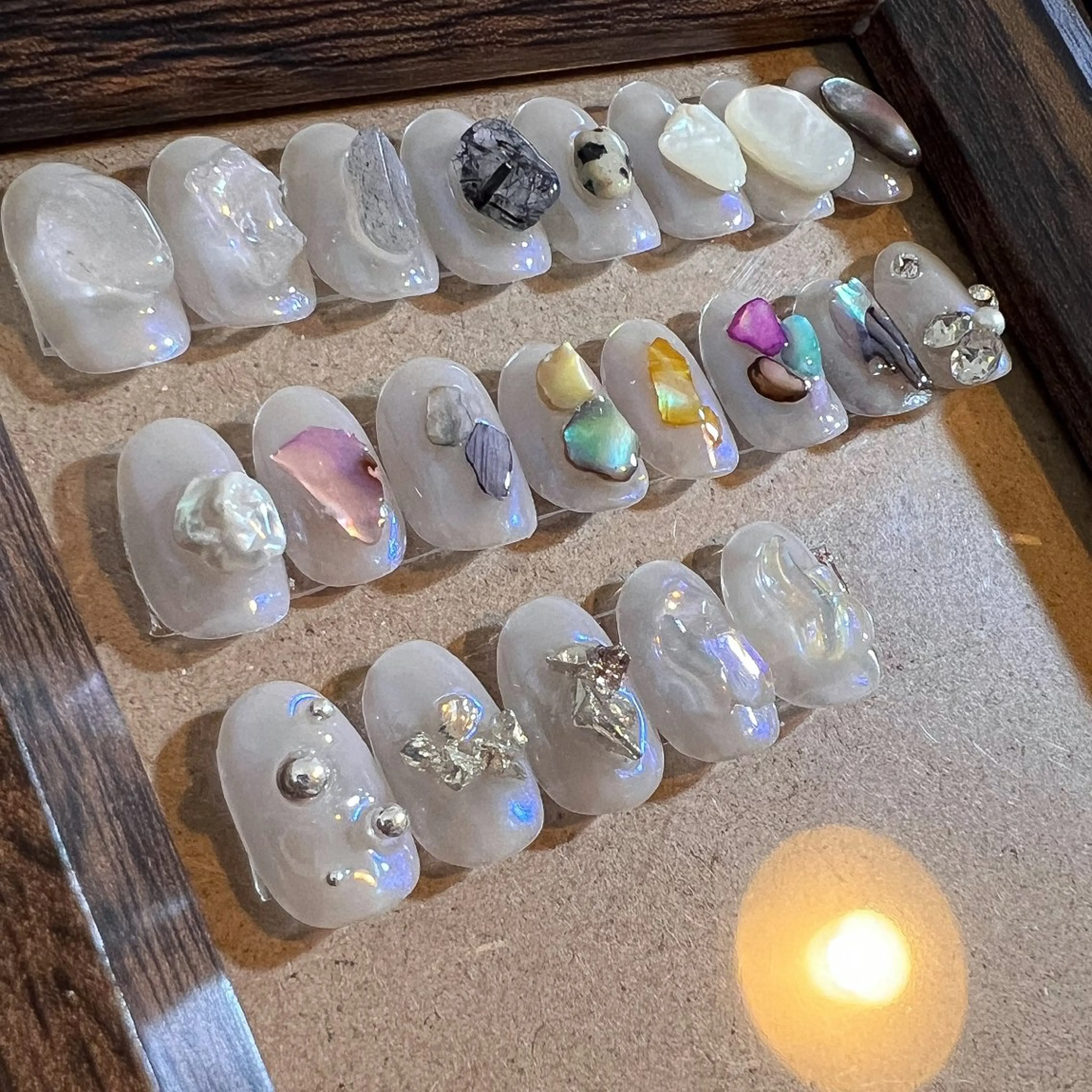 ネイル ニュアンスネイル シルバー 冬ネイル ハンドネイル pointillé .ayaのネイルデザイン