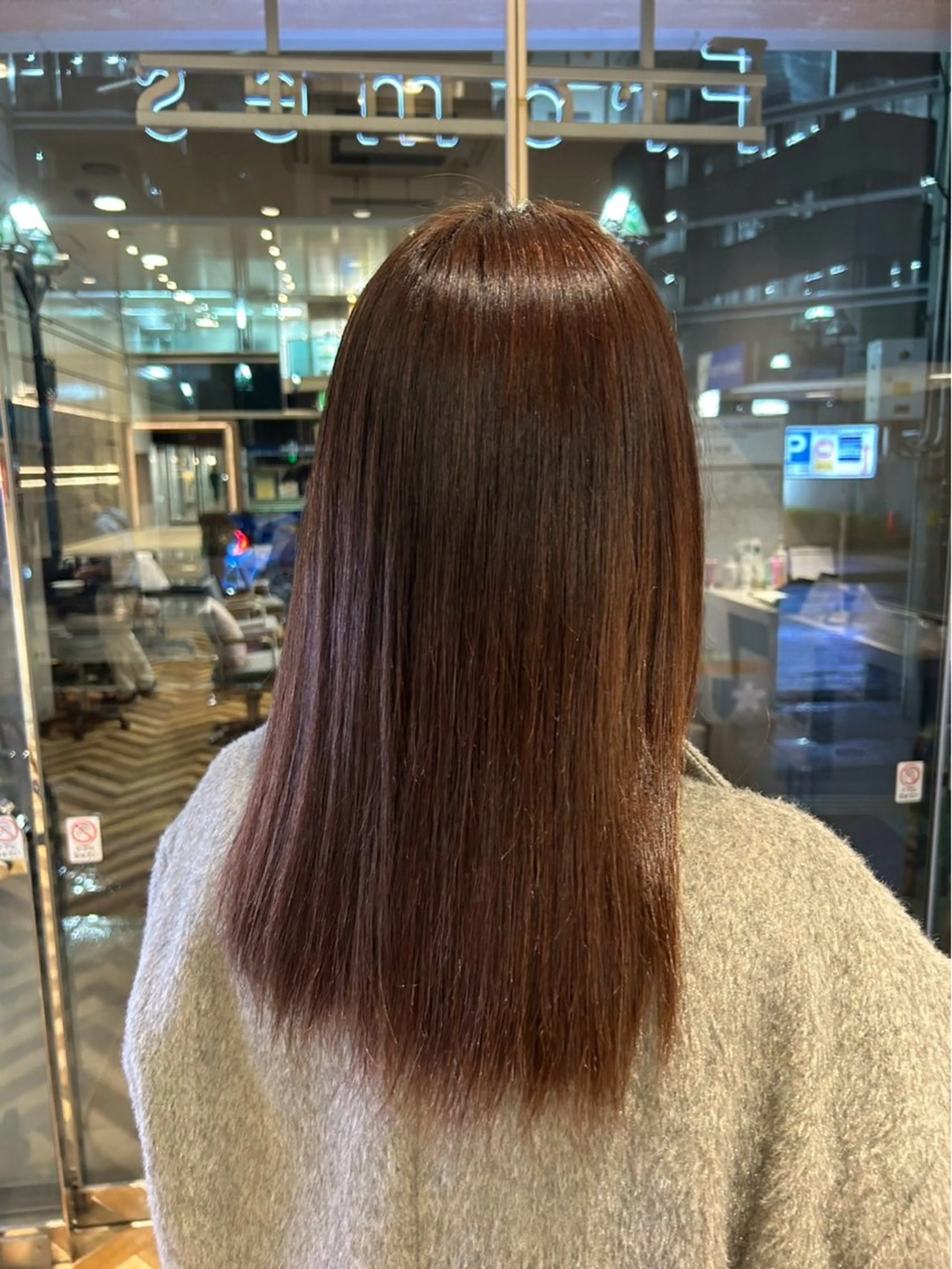 セミロング 縮毛矯正 佐藤 玲音のヘアスタイル