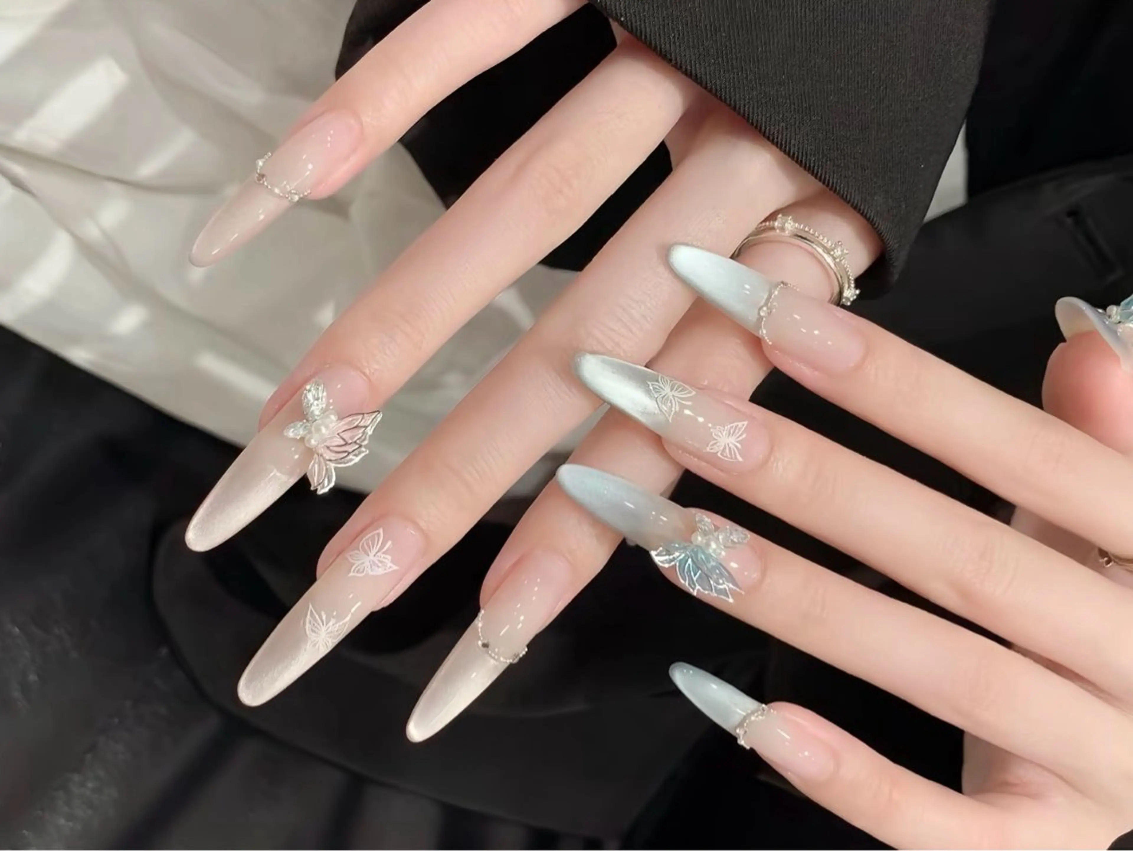 ネイル アートネイル オーロラネイル クリアネイル 長さ出し フレンチネイル 石井 百合のネイルデザイン