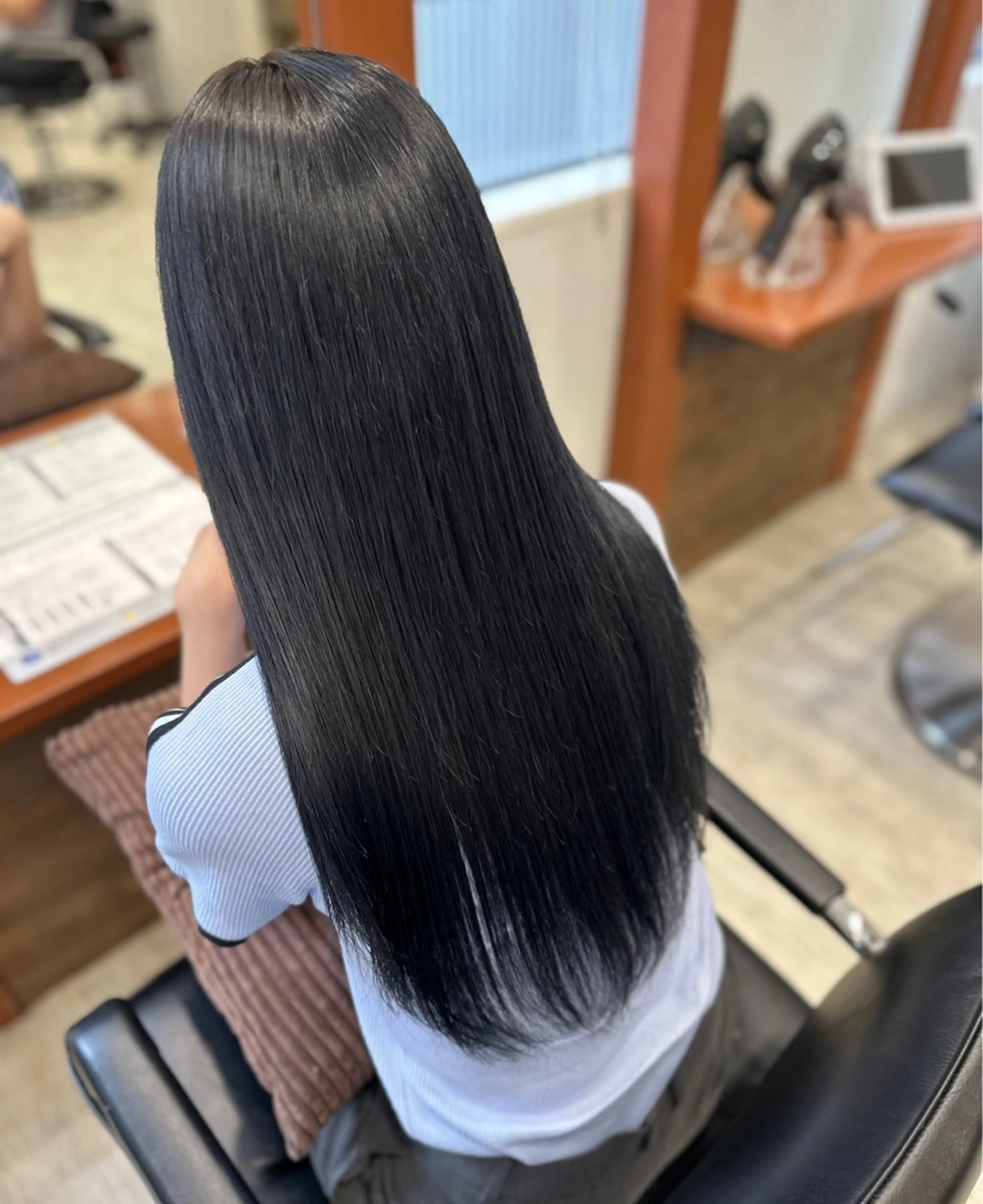 ロング カラー 黒髪 ロング ヘアカラー トリートメント MOURI CHISATOのヘアスタイル