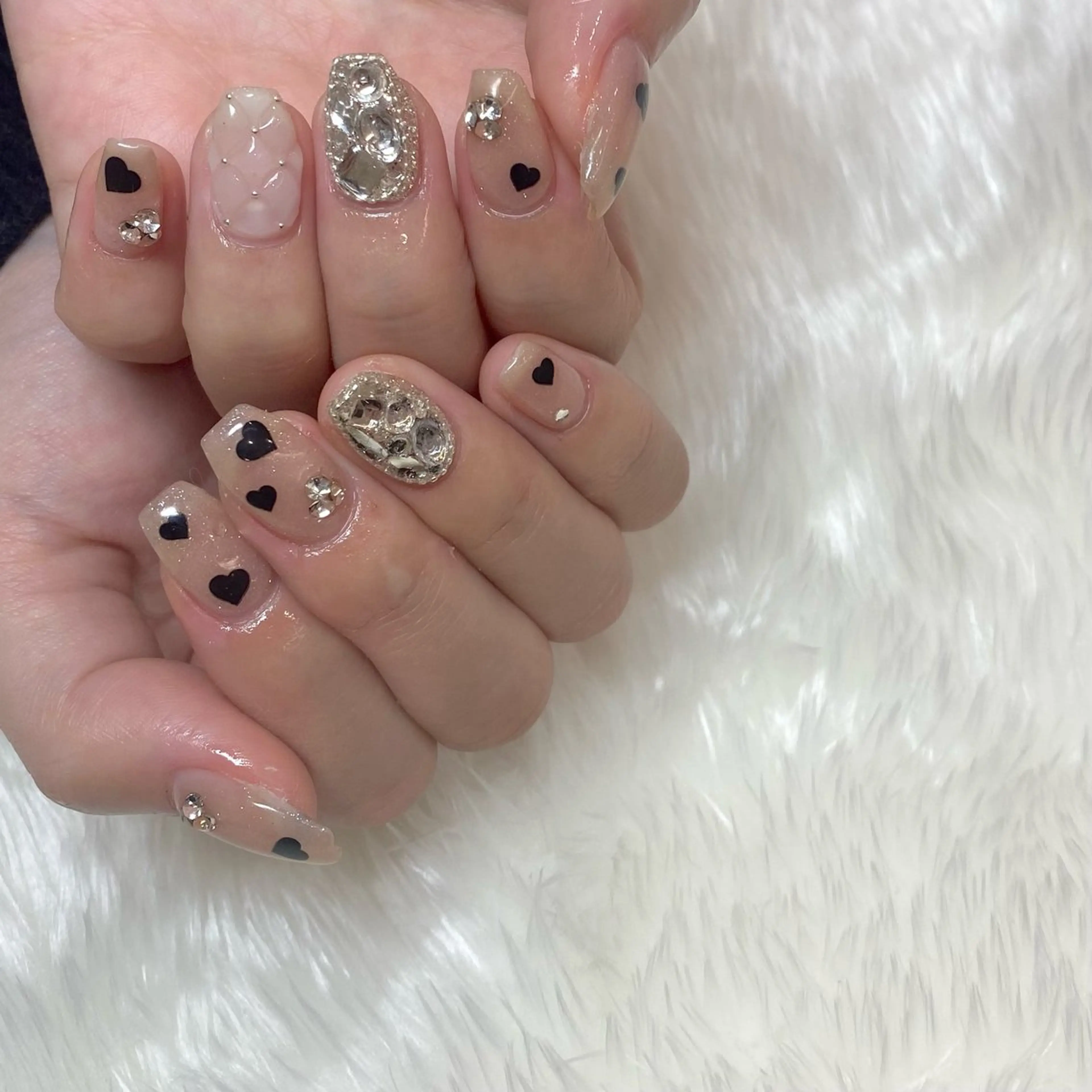 ネイル ハート キラキラネイル 持ち込み オフィスネイル ストーンネイル Nailsalon Merci所属・Merci momoのネイルデザイン