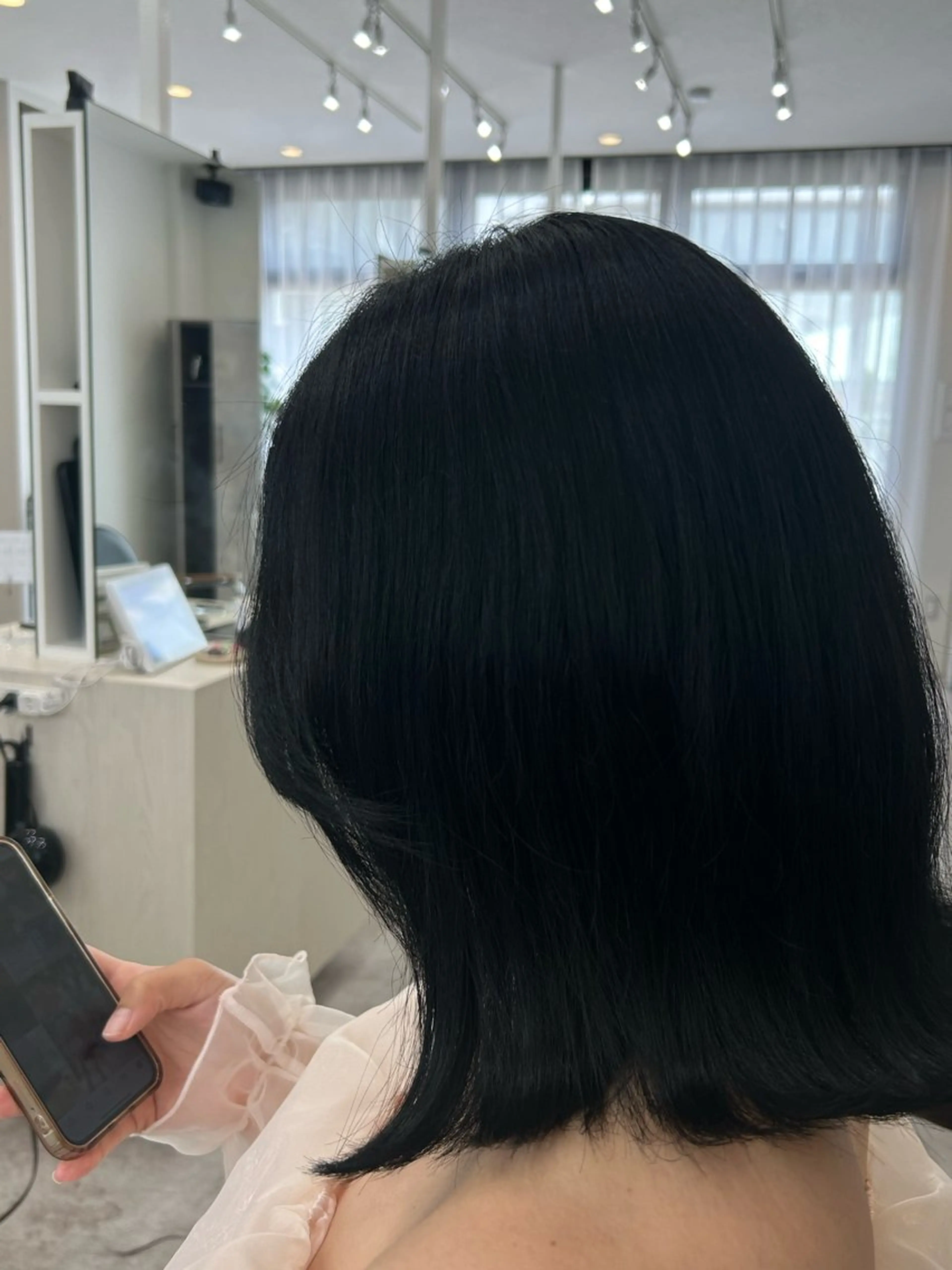 ミディアム カラー 黒髪 ブルーカラー ブルーブラック SOYON星ヶ丘所属・👟SOYONトレン ドヘアともし🩶のヘアスタイル