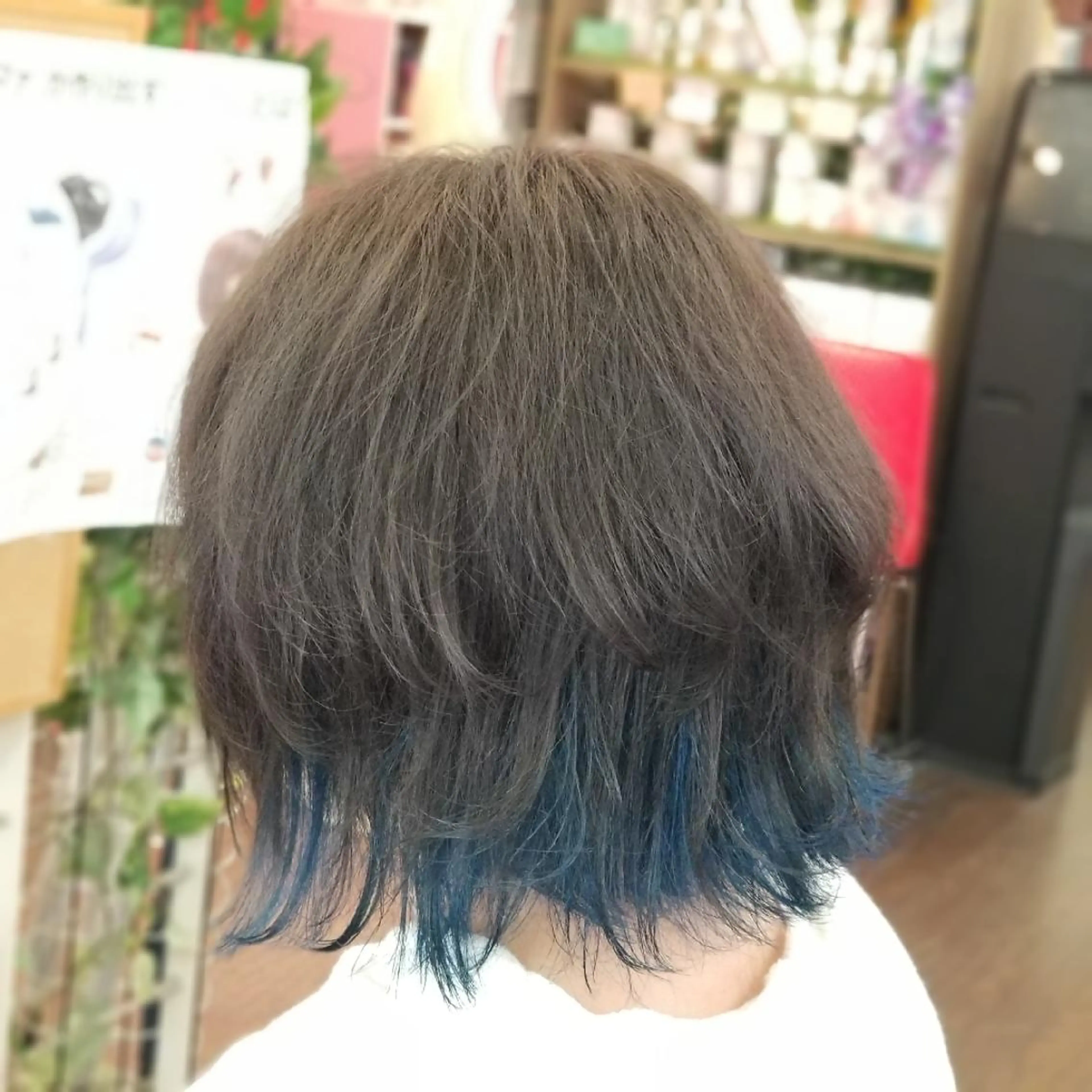 ミディアム カラー ブリーチ ブルーカラー 外ハネヘア ウルフカット 植田 修平/エクステ /髪質改善カラーのヘアスタイル