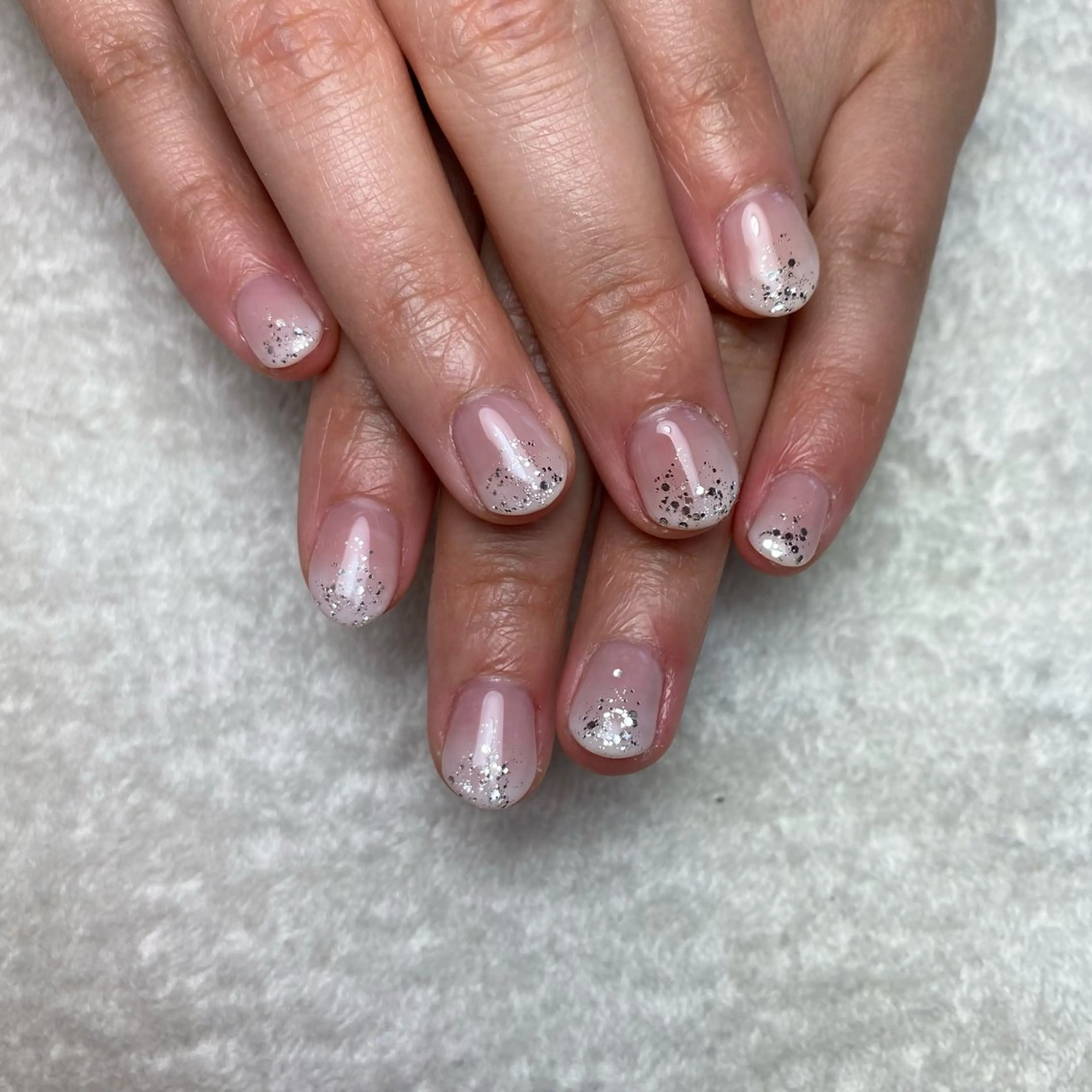 ネイル グラデーション ラメ(グリッター) ホワイト ハンドネイル COCO+所属・COCO +のエステ・リラクイメージ