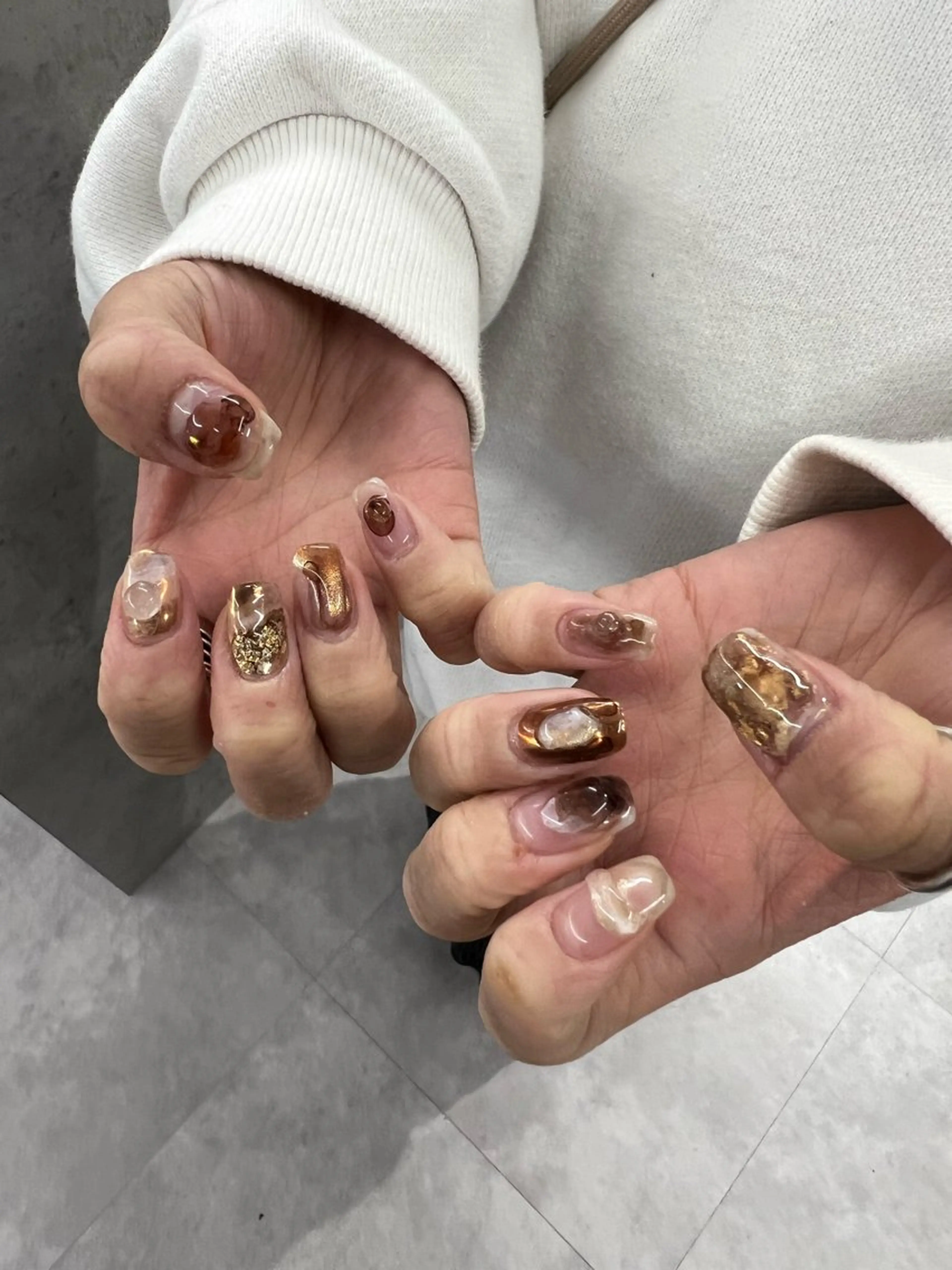 ネイル ブラウン ゴールド ハンドネイル ハンドケア Bana_ Nailのネイルデザイン