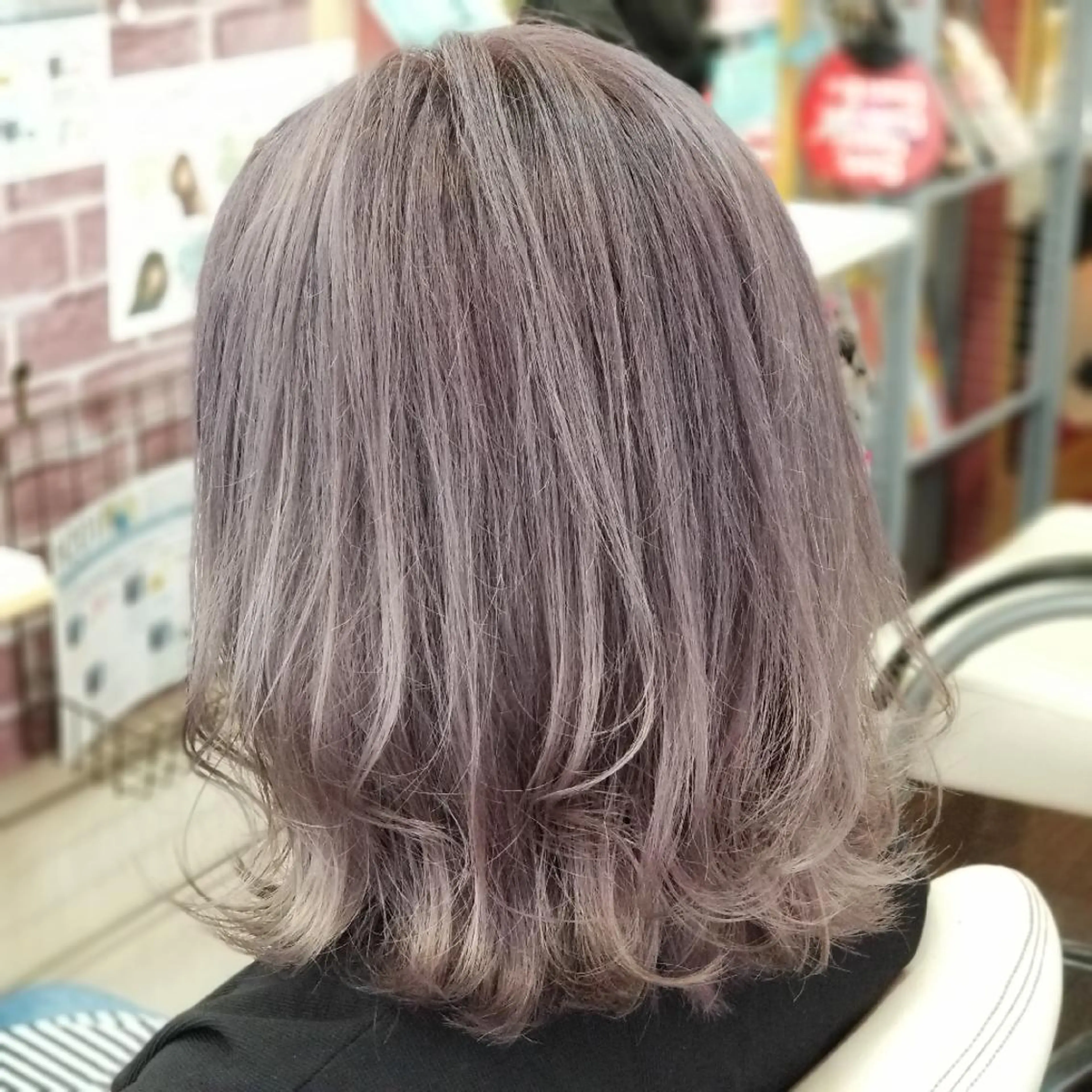 ミディアム カラー ブリーチ グレージュ ラベンダーカラー ラベンダーグレージュ ラベンダーグレー カット ヘアカラー 植田 修平/エクステ /髪質改善カラーのヘアスタイル