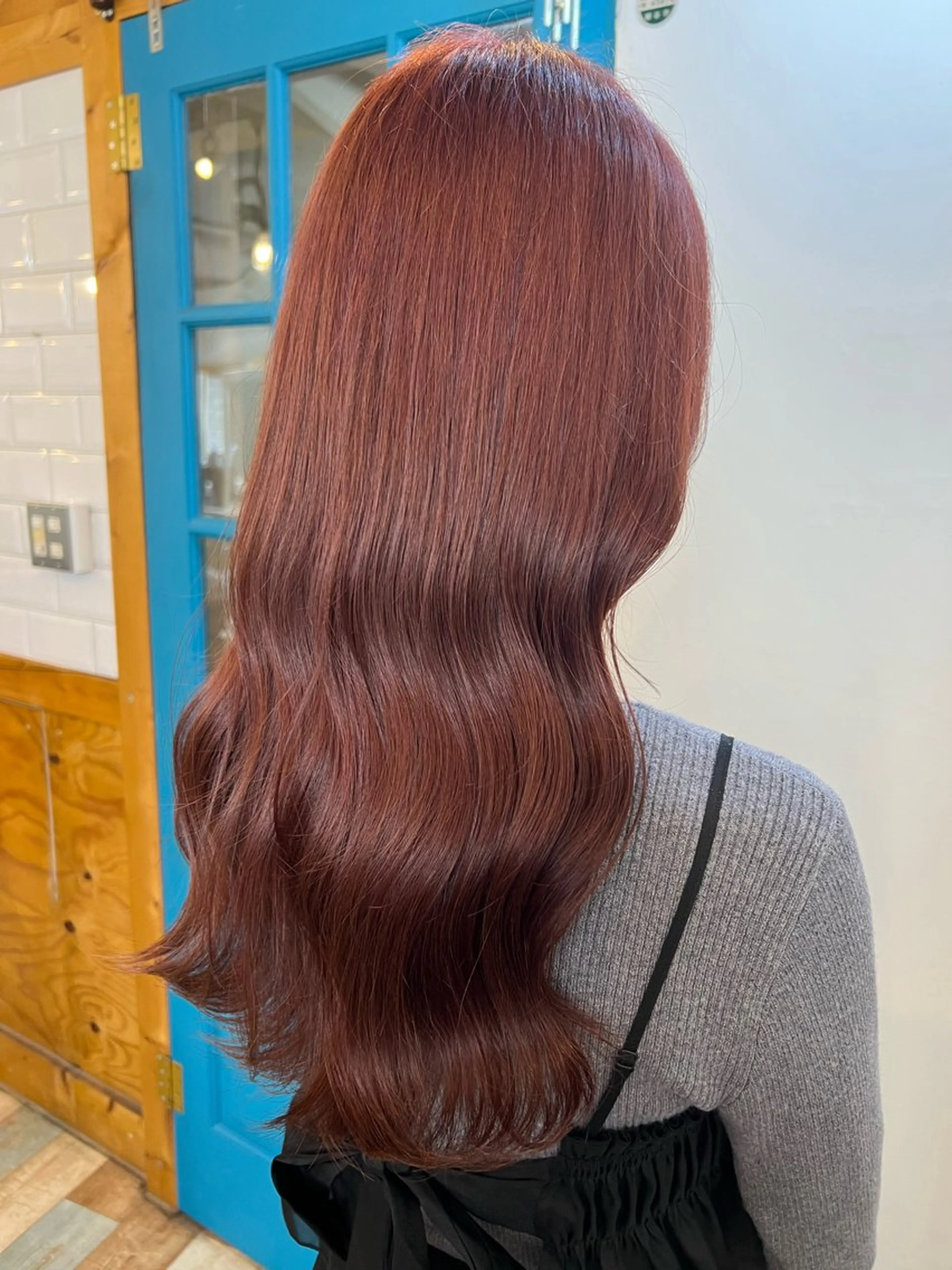 ロング カラー ブリーチ カシス デザインカラー ダブルカラー イヤリングカラー カット ヘアカラー トリートメント KANA/ボブ/ インナーカラー/艶髪のヘアスタイル