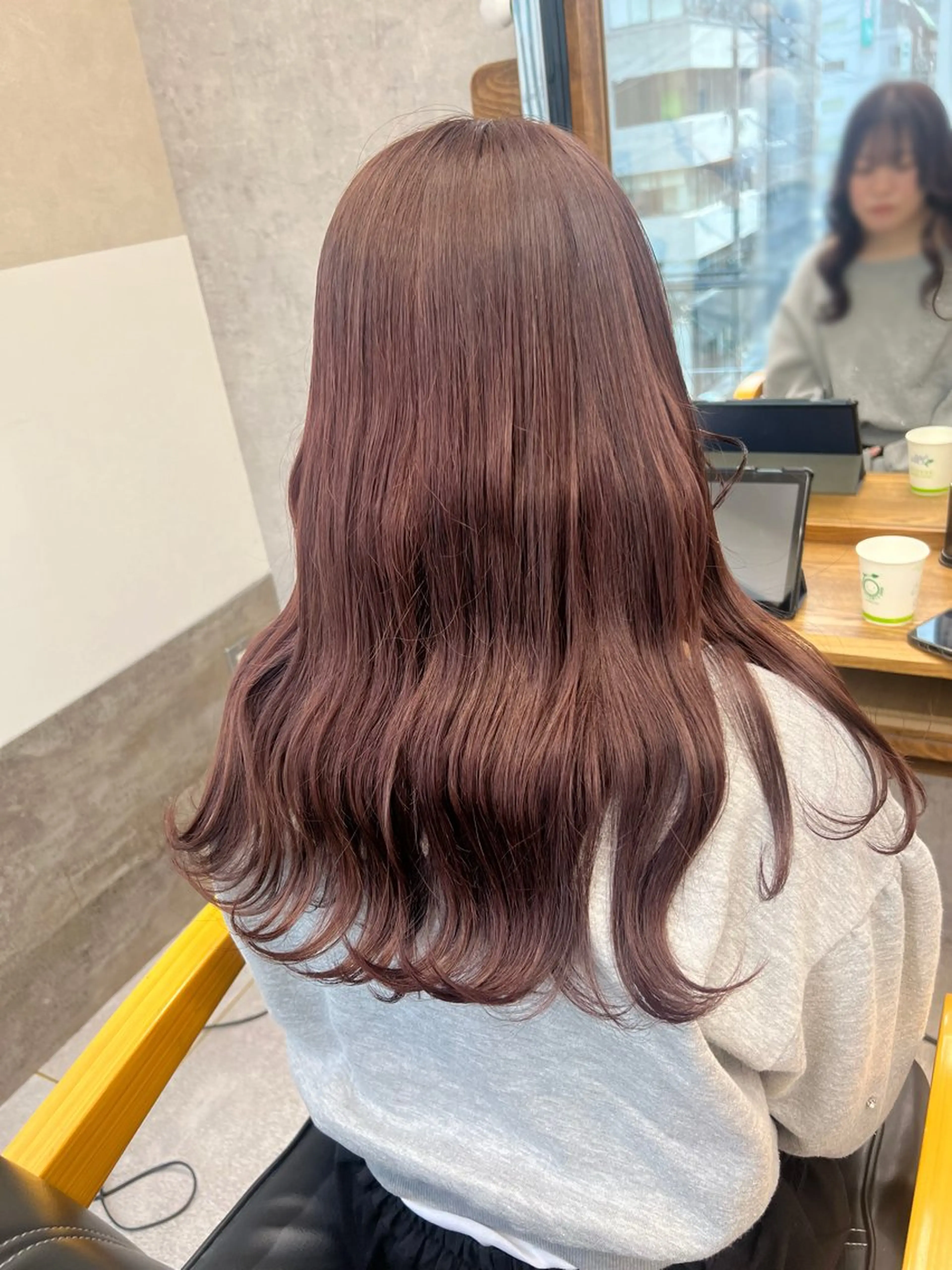 ロング ヘアカラー maya レイヤーカットのヘアスタイル