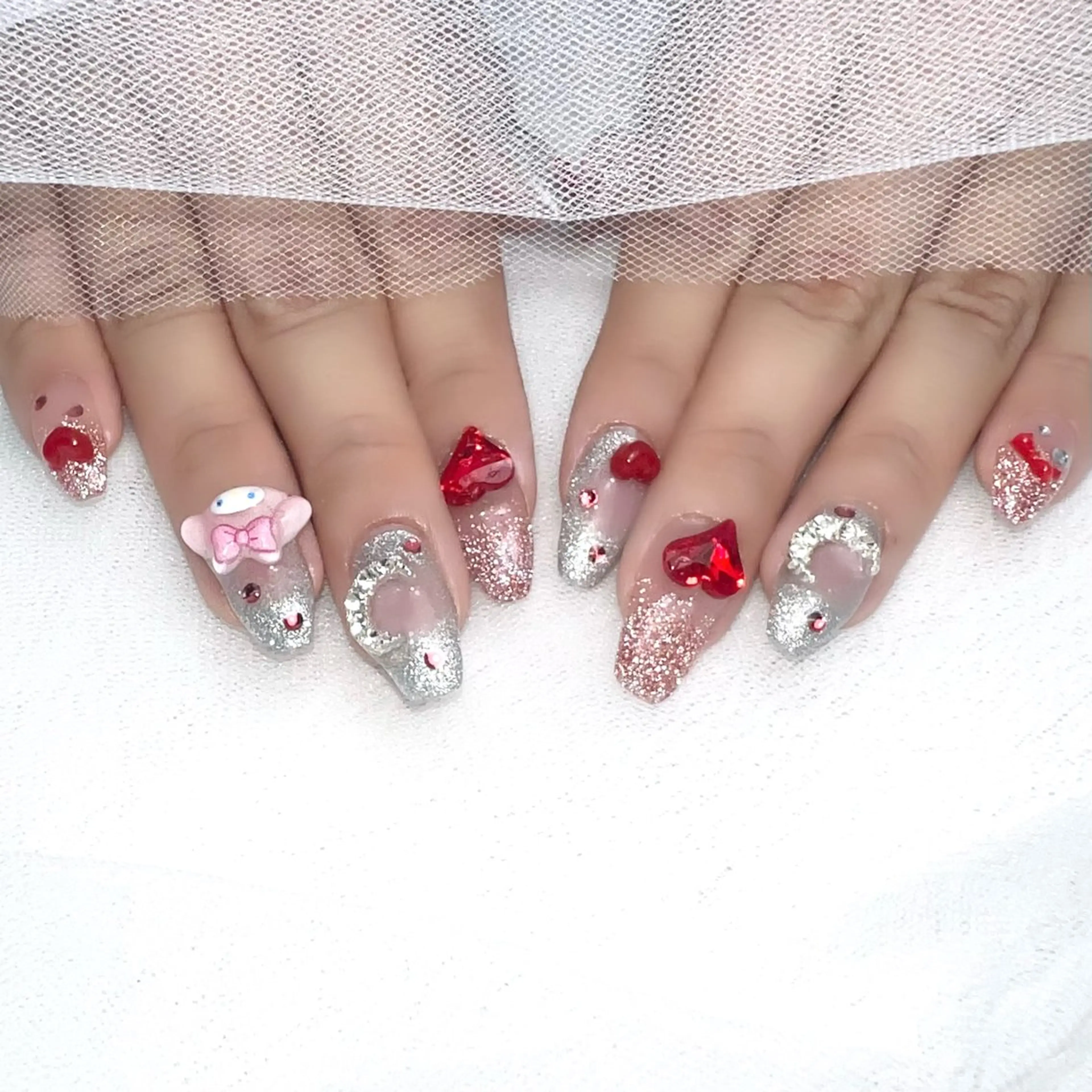 ネイル Y u a n🤍 pas á pasのネイルデザイン