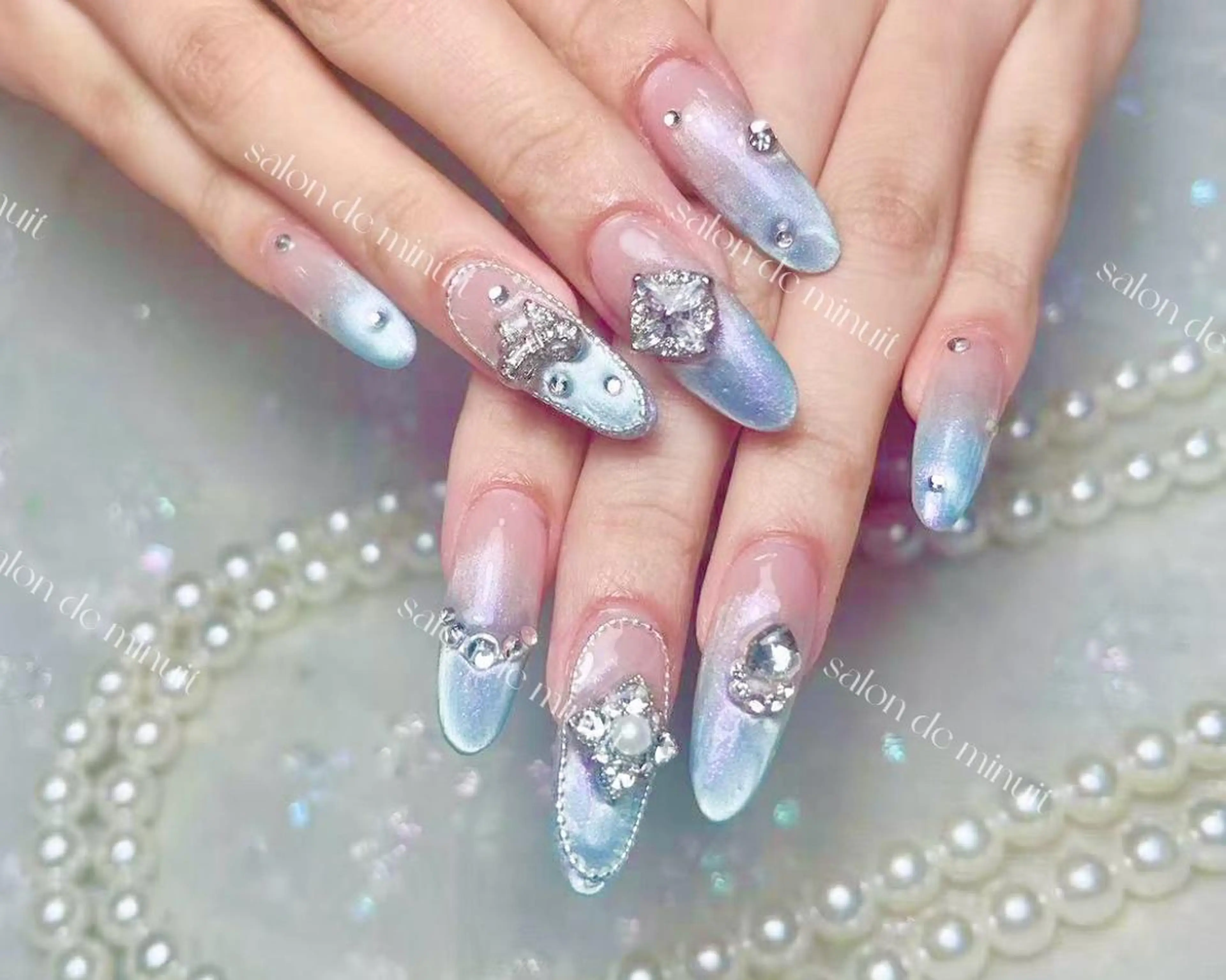 ネイル Salon de Minuit🦩のネイルデザイン