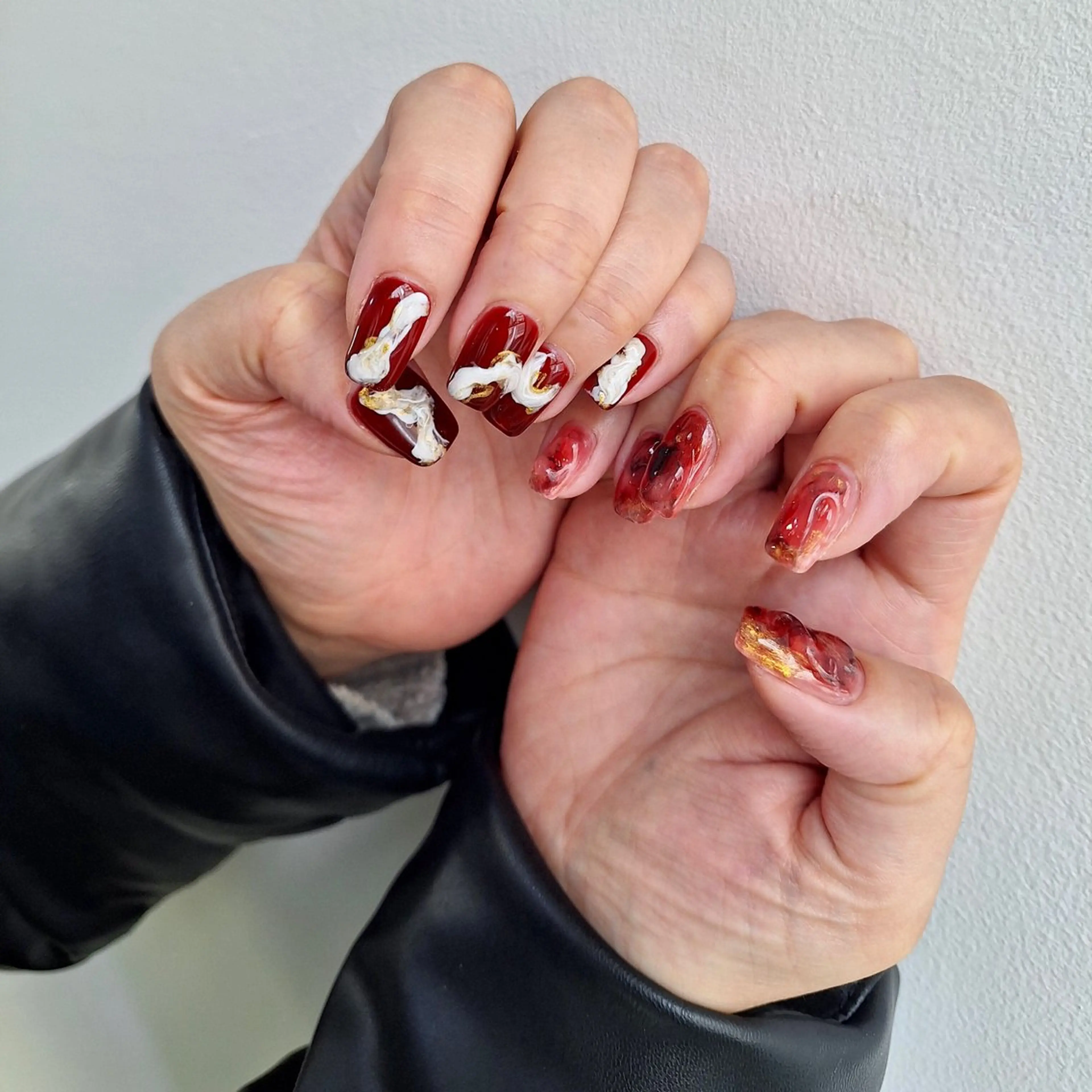 ネイル アートネイル べっ甲ネイル ジェルネイル グリーン キラキラネイル nailstudio eviz新宿店のネイルデザイン