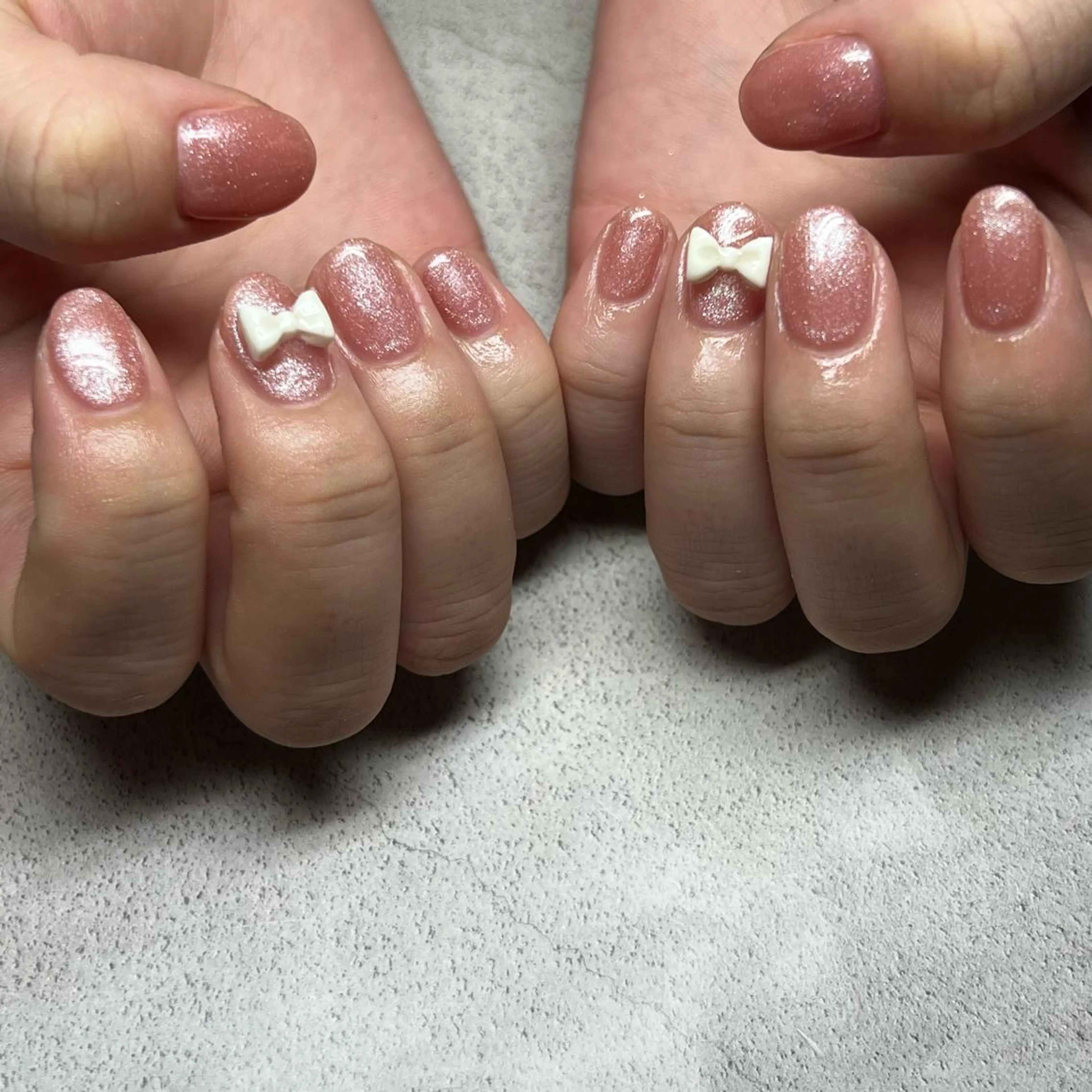 ネイル ラメ(グリッター) ピンク ハンドネイル 𝐫𝐚𝐢 𝐧𝐚𝐢𝐥のネイルデザイン