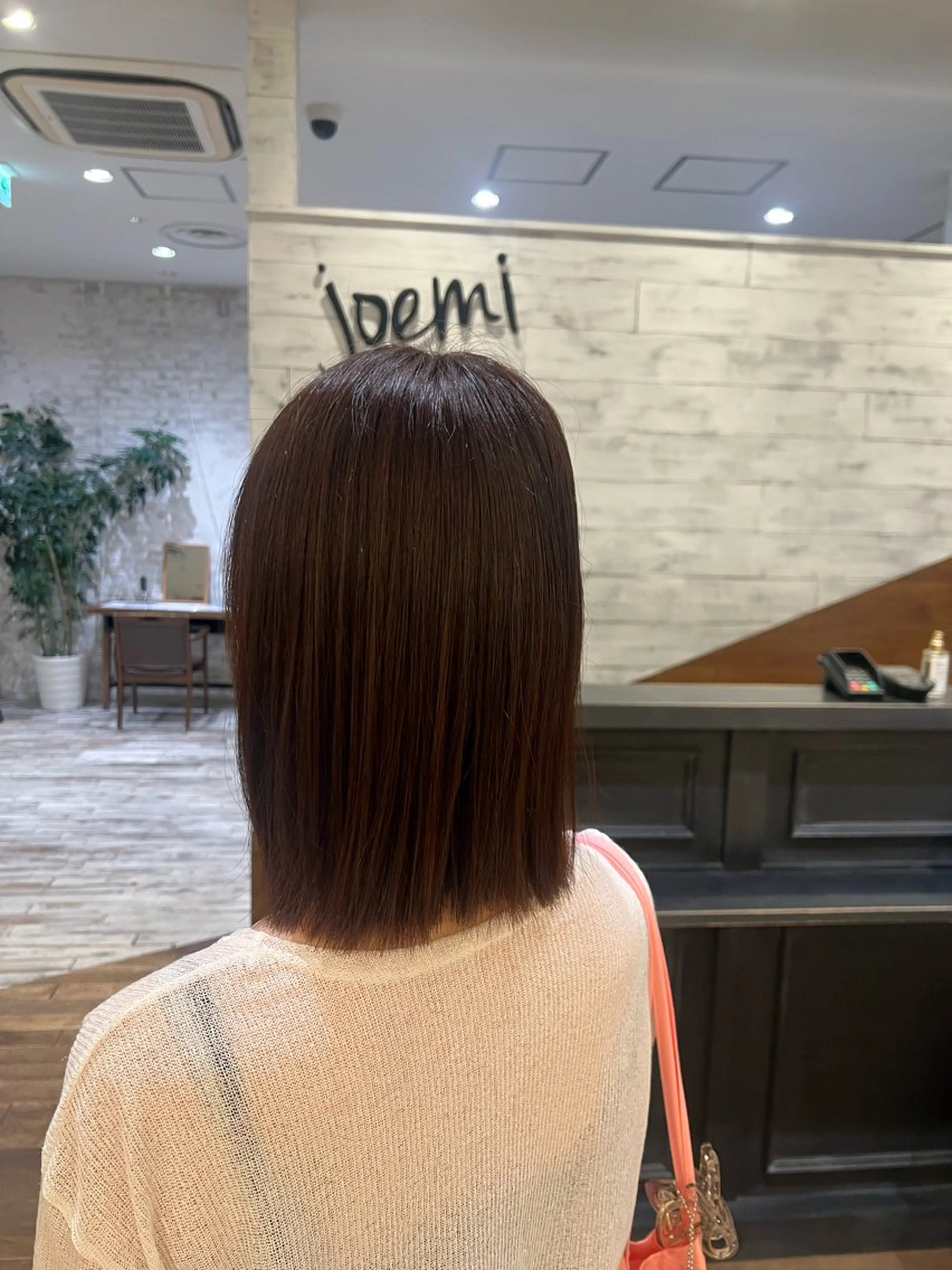 ショート ヘアカラー Unami AIのヘアスタイル