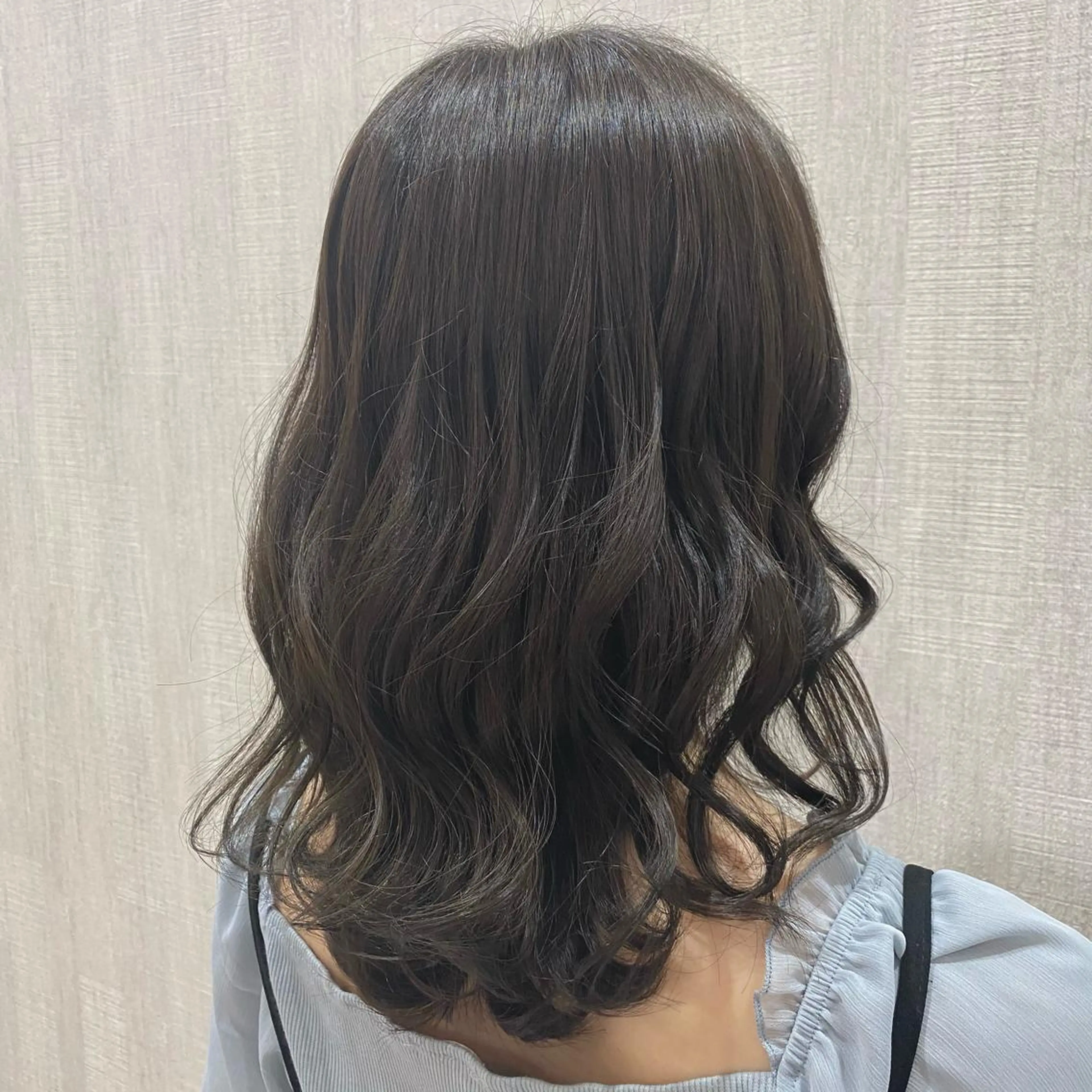 ミディアム カラー カット ヘアカラー トリートメント 🫧透け感⋆艶髪💎 山口アヤカのヘアスタイル
