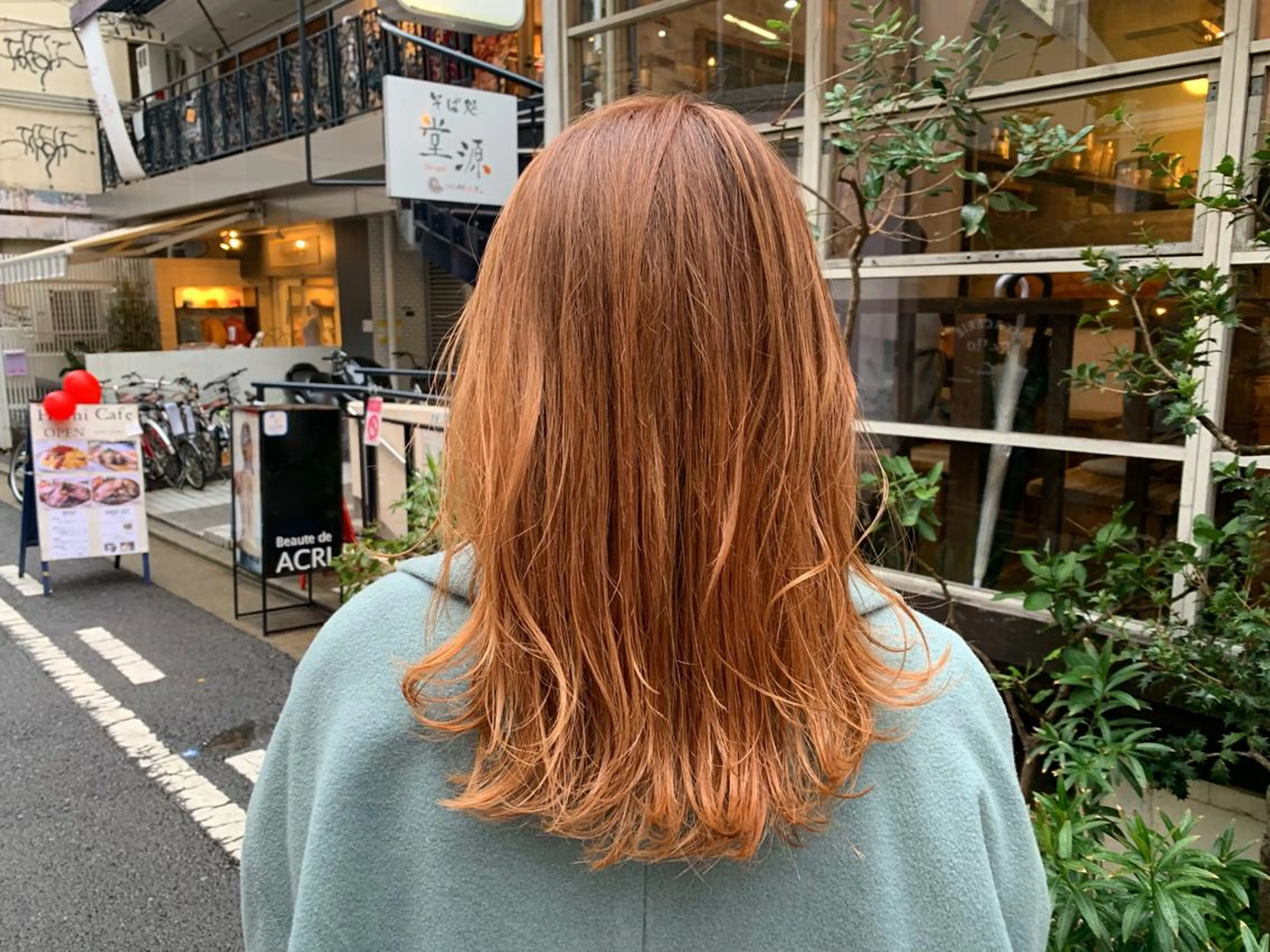 セミロング カラー ブラウンカラー オレンジ オレンジブラウン ヘアカラー トリートメント LEB所属・下河 宗太のヘアスタイル