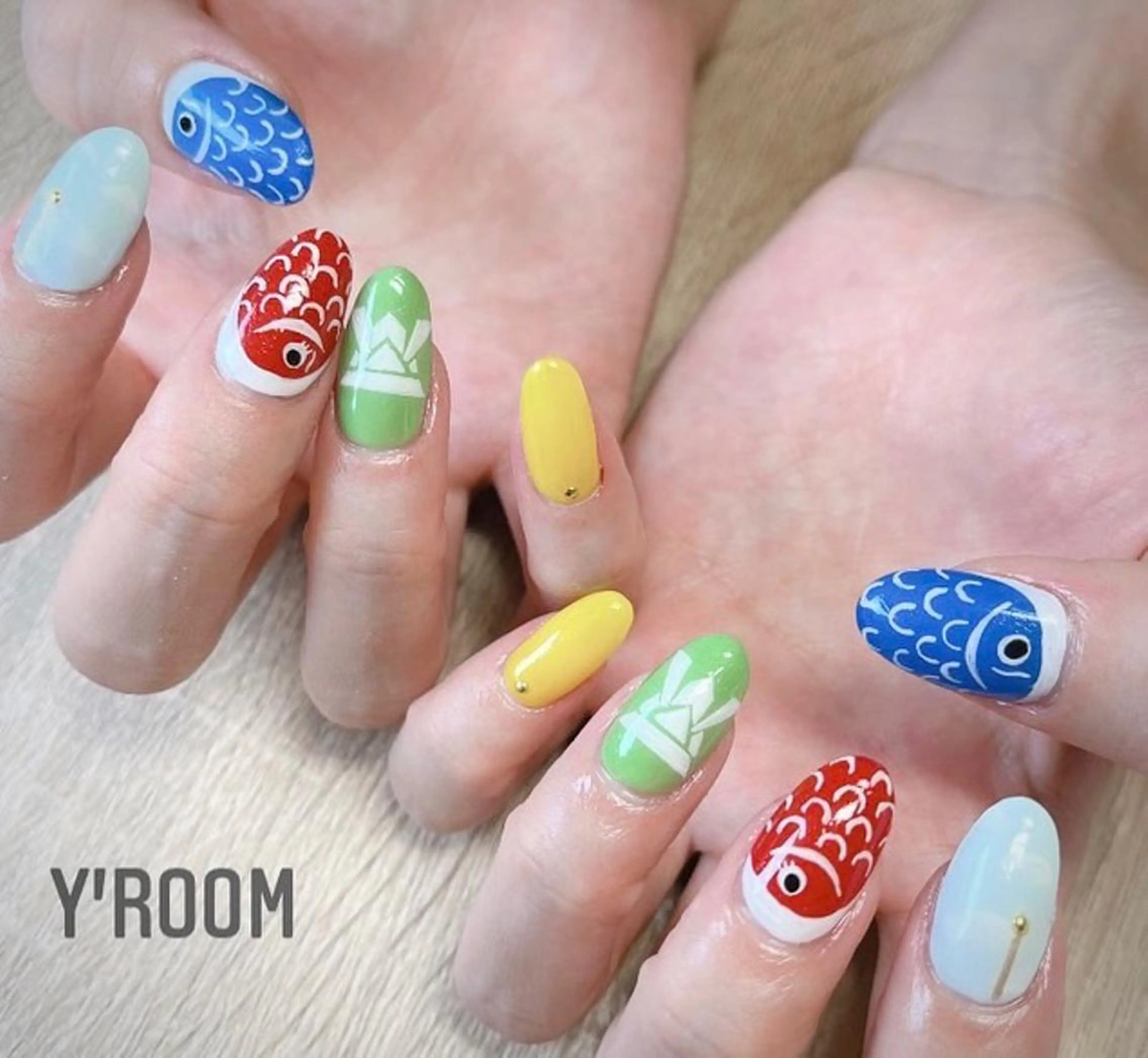 ネイル オーロラネイル フラッシュネイル フットネイル ジェルネイル 氷ネイル・うるうるネイル YUKA （ネイリスト）のネイルデザイン