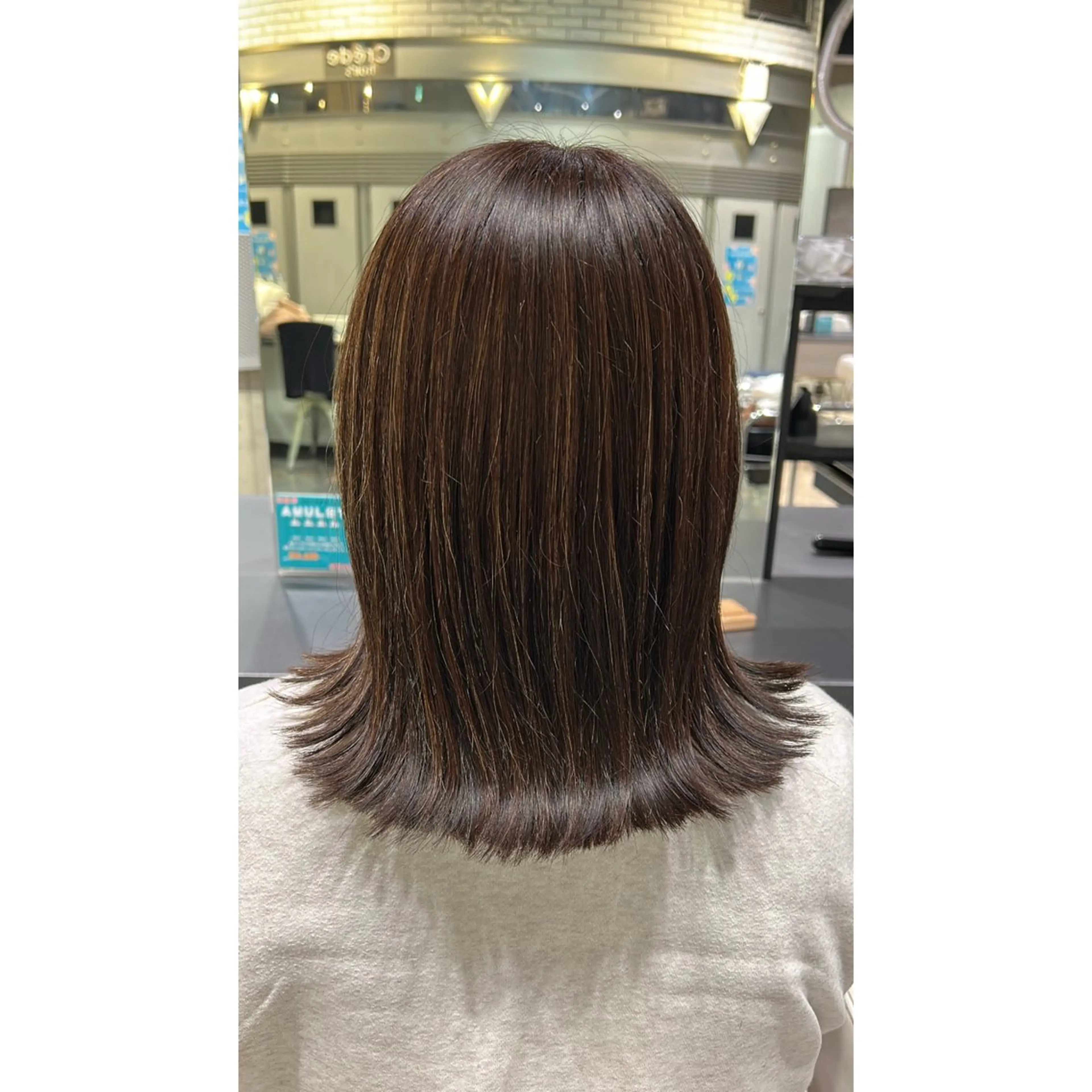 ミディアム 六川 佳奈のヘアスタイル