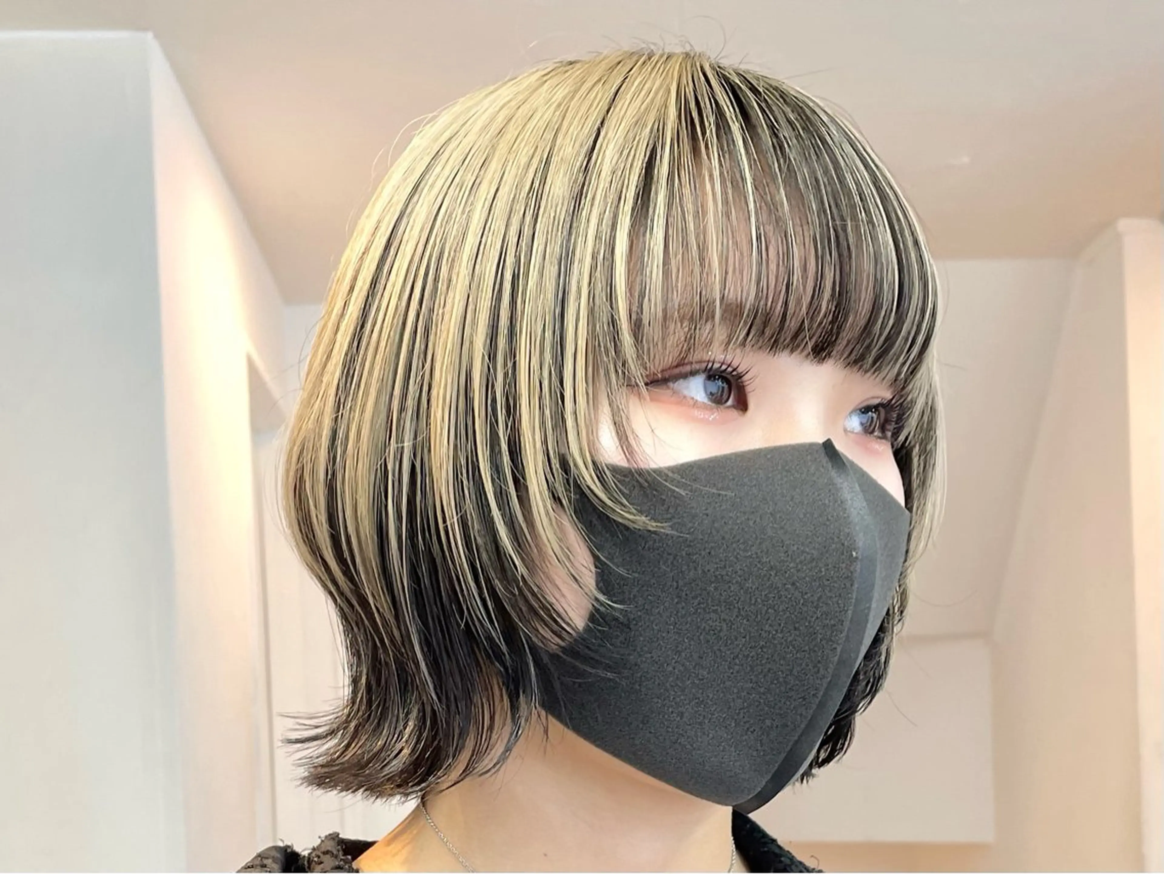 ミディアム カラー インナーカラー ウルフカット カット ヘアカラー トリートメント ヘアセット meme原宿所属・ブロンド・ハイトーン /遠藤将太のヘアスタイル