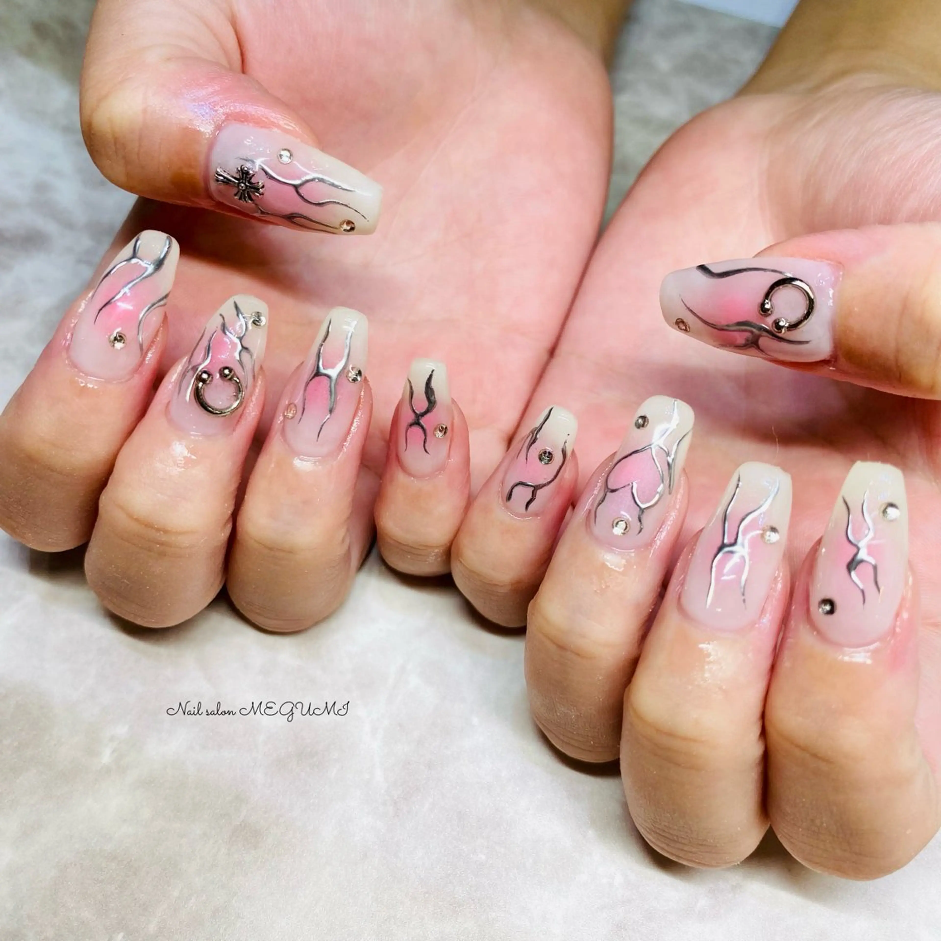 ネイル ゴージャス 持ち込み Nail salon MEGUMIのネイルデザイン