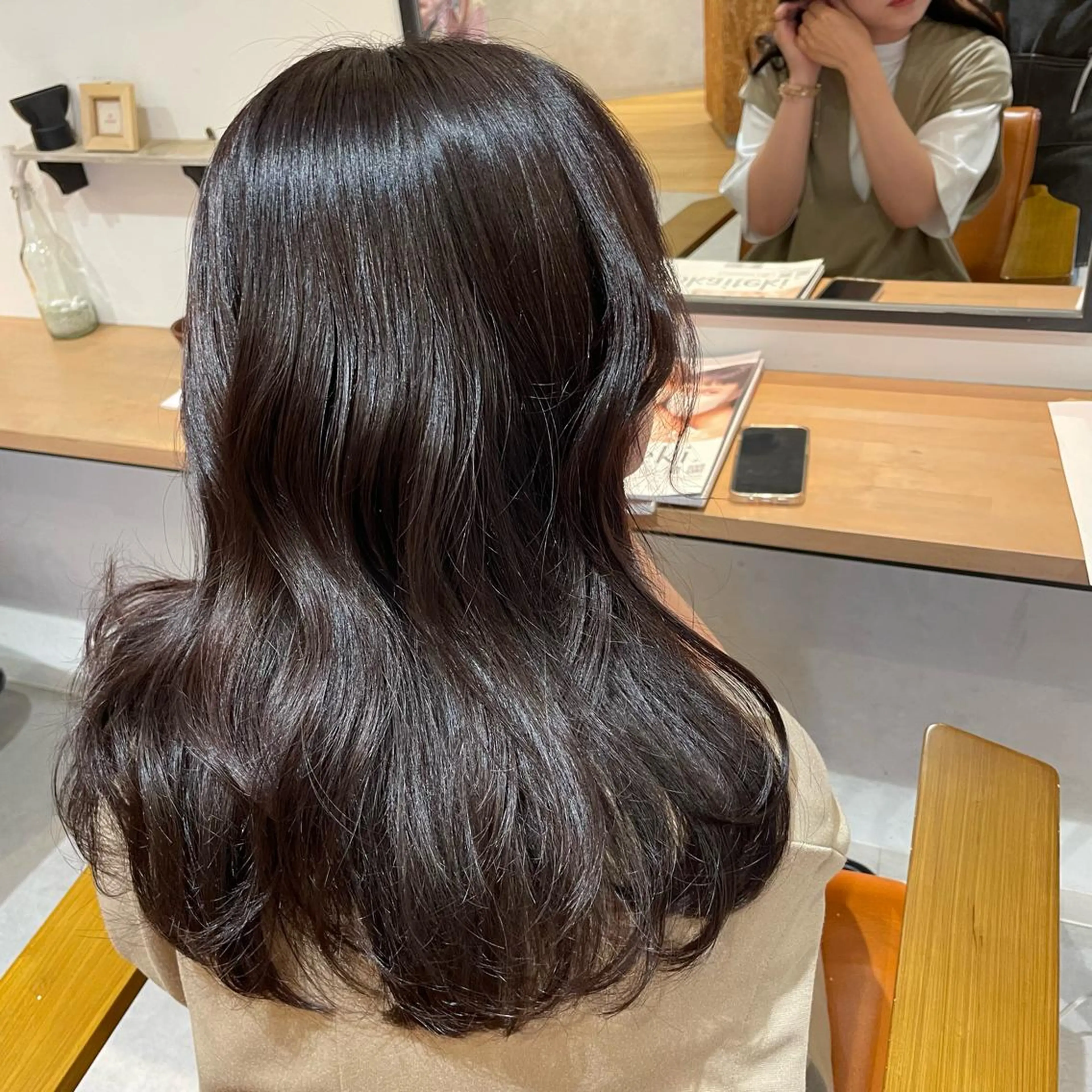 セミロング カラー ラベンダーカラー 韓国風ヘア シモダ クルミのヘアスタイル