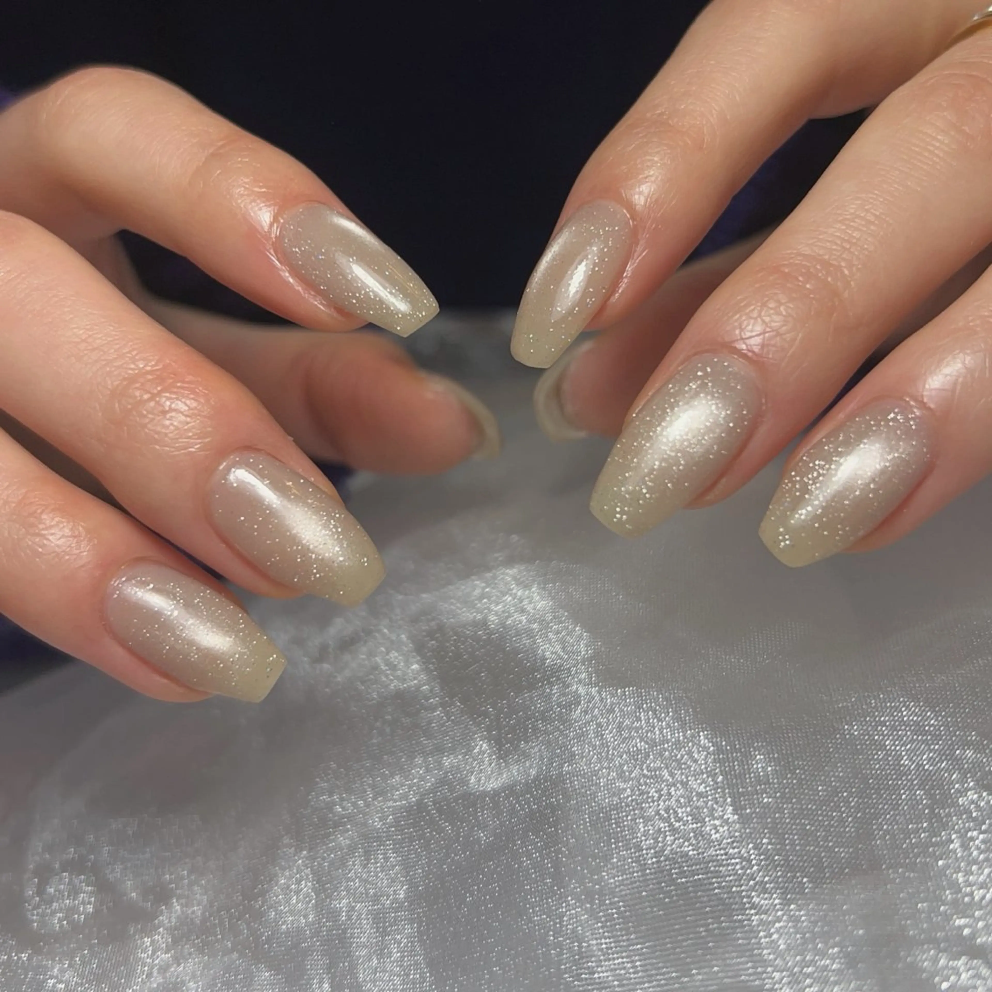 ネイル フラッシュネイル マグネットネイル シンプルネイル ホワイト ハンドネイル LooP - RECO-のネイルデザイン