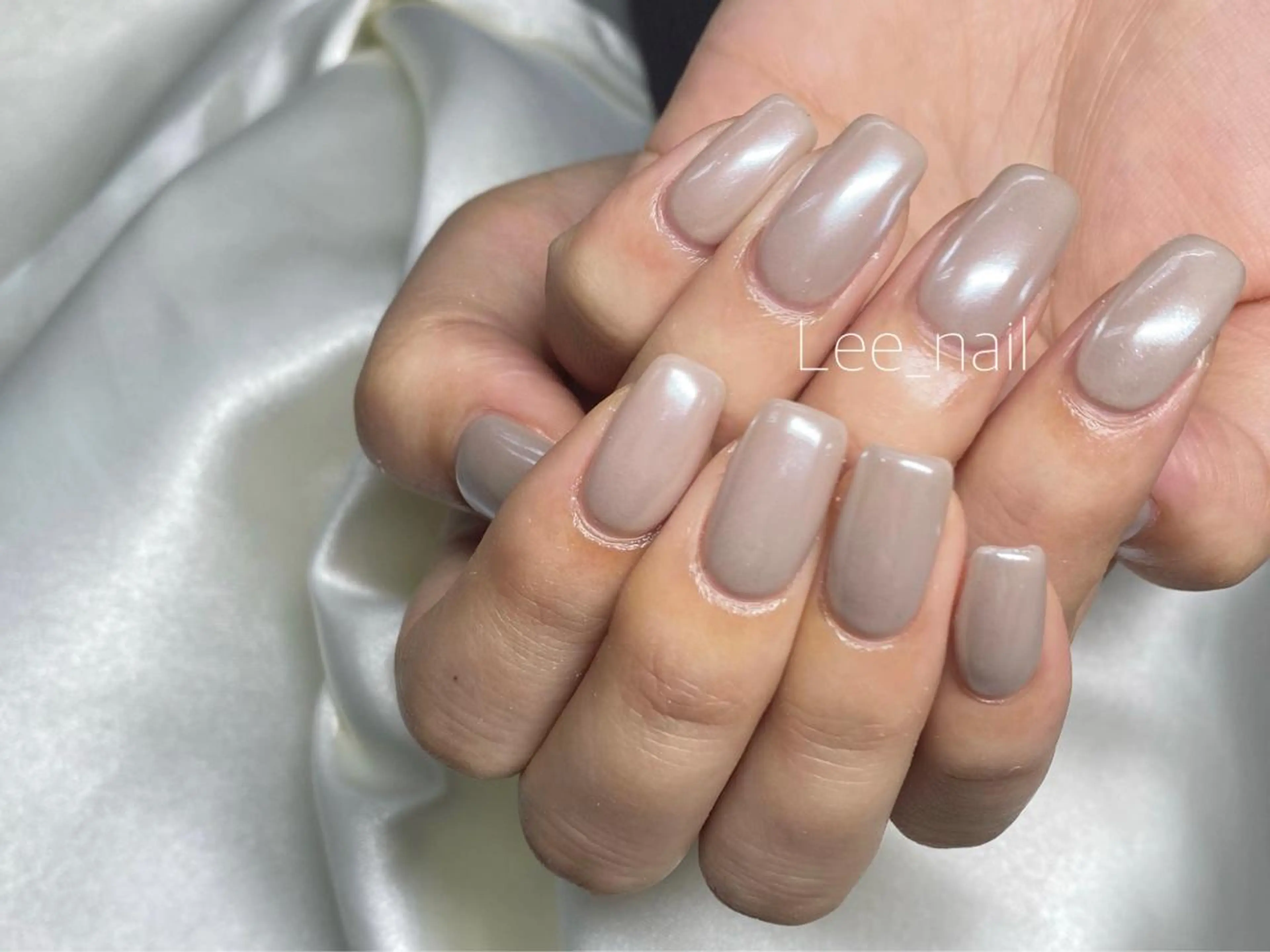 ネイル ミラーネイル ホワイト ハンドネイル Lee_ nailのネイルデザイン